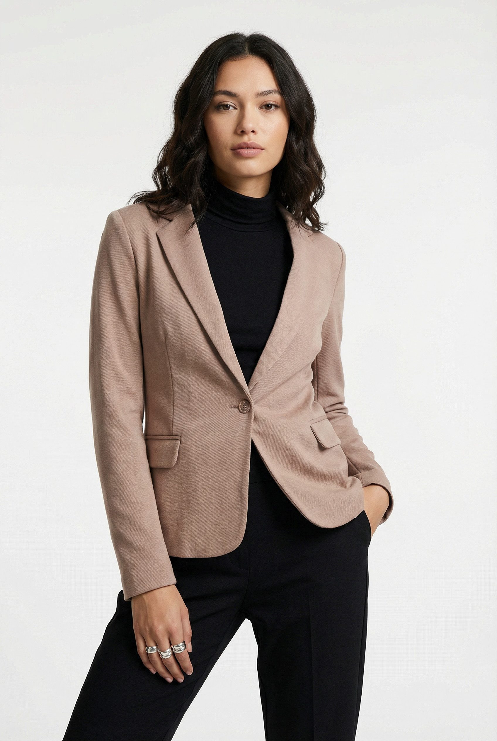 Vero Moda Jerseyblazer VMJULIANE, figurbetonter Schnitt, 1-Knopf Verschluss ungefüttert