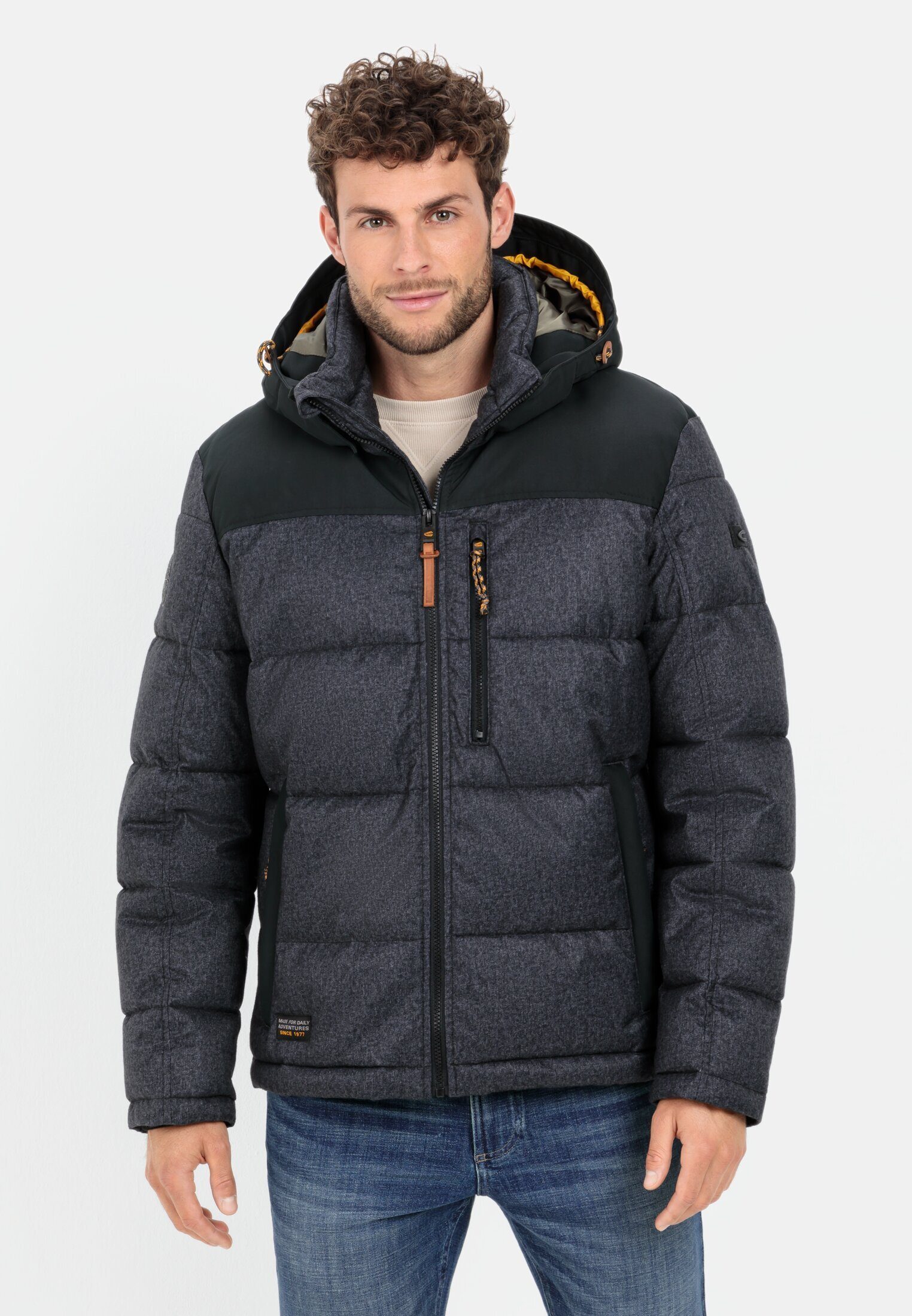 Funktionsjacke mit abnehmbarer Kapuze