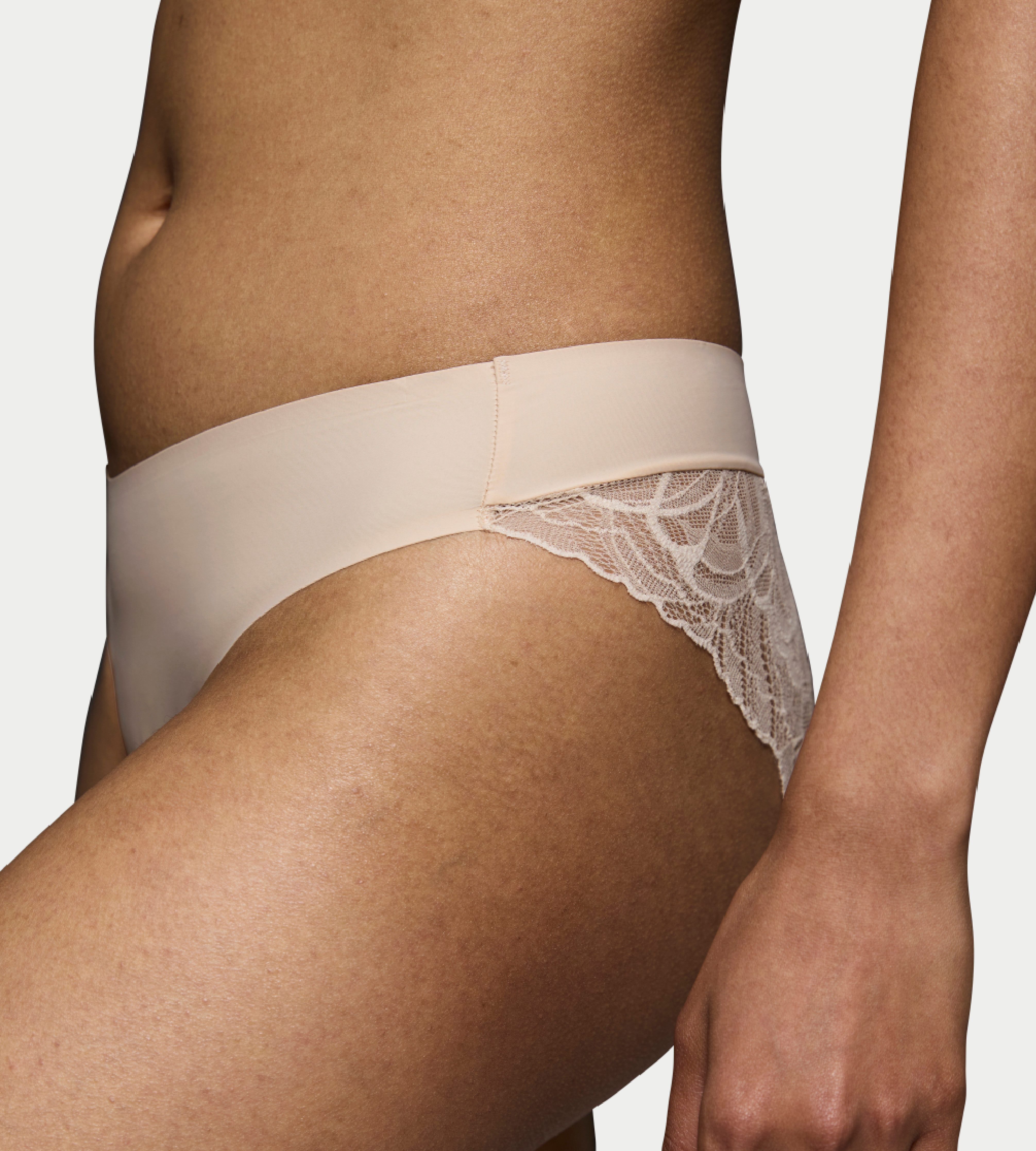 Triumph Slip Body Make-Up Illusion Lace florale Stretch-Spitze, hoher Beinausschnitt, weiche Microfaser