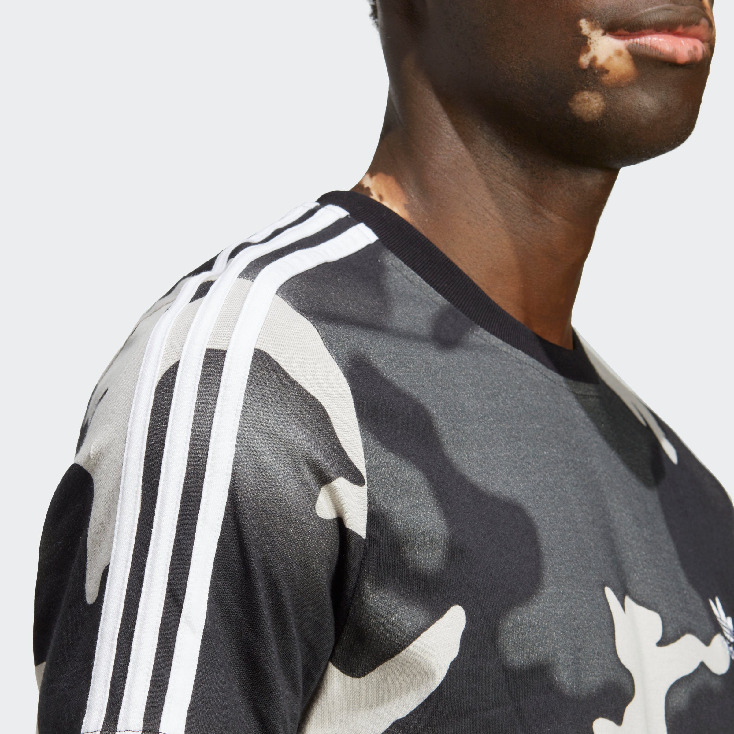 ALLOVER adidas GRAPHICS T-Shirt CAMO PRINT Originals