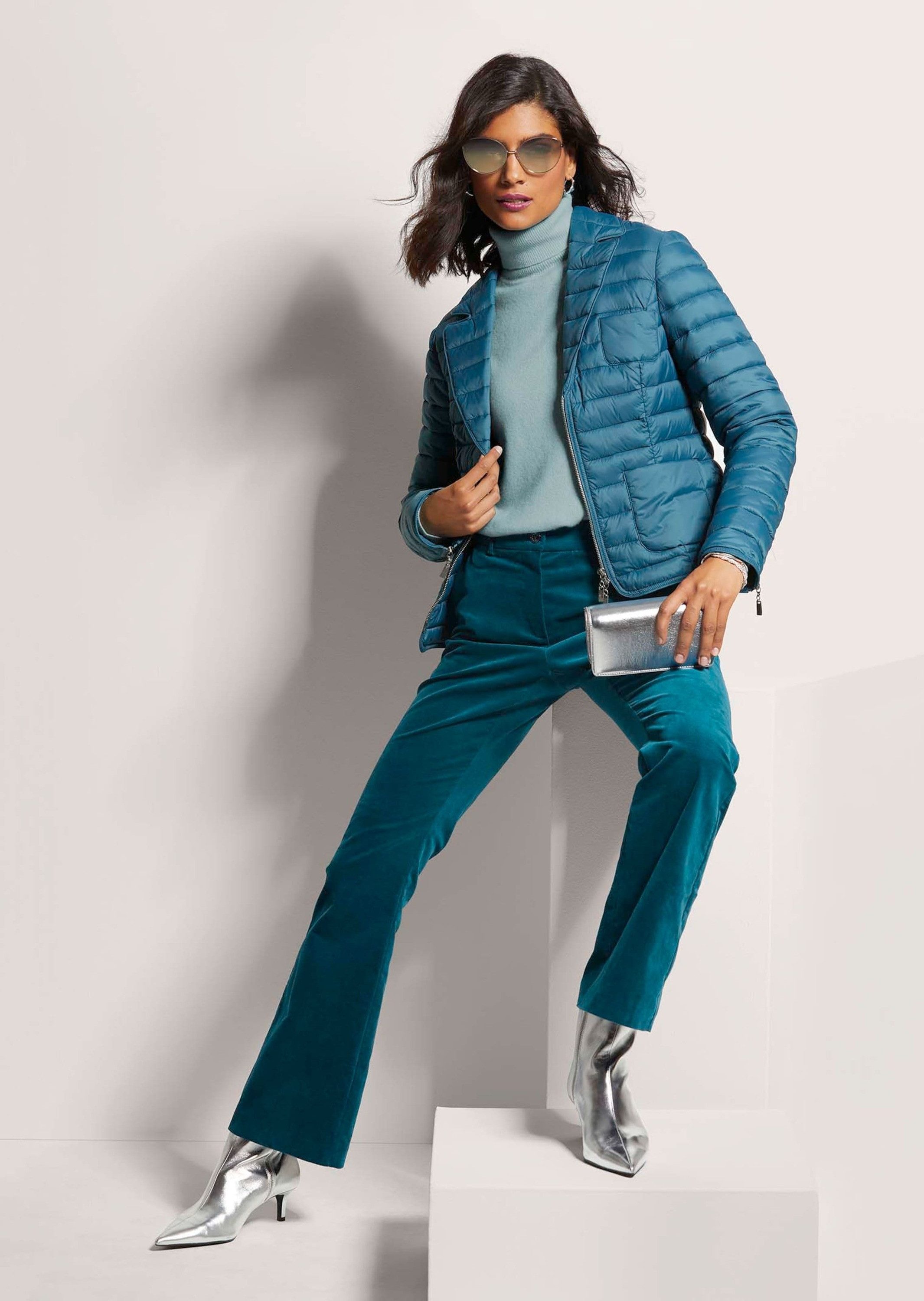 MADELEINE Steppjacke Wattierte Damenjacke mit sportivem Touch Taillierte Jacke mit Reverskragen, Zweiwege-Reißverschluss