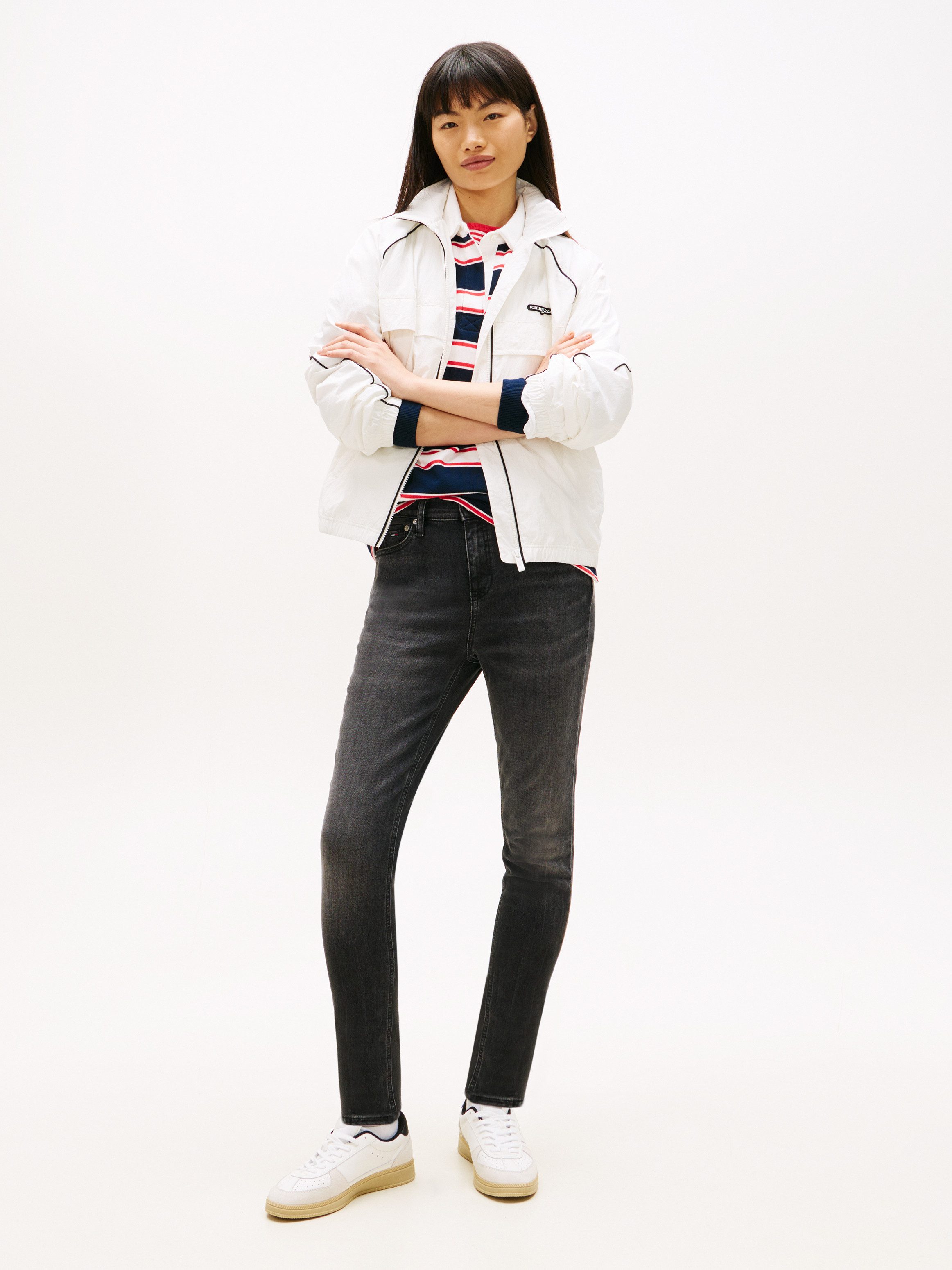 Tommy Jeans Skinny-fit-Jeans NORA MR SKNY AH1280 mit Logo-Badge, Mid Rise