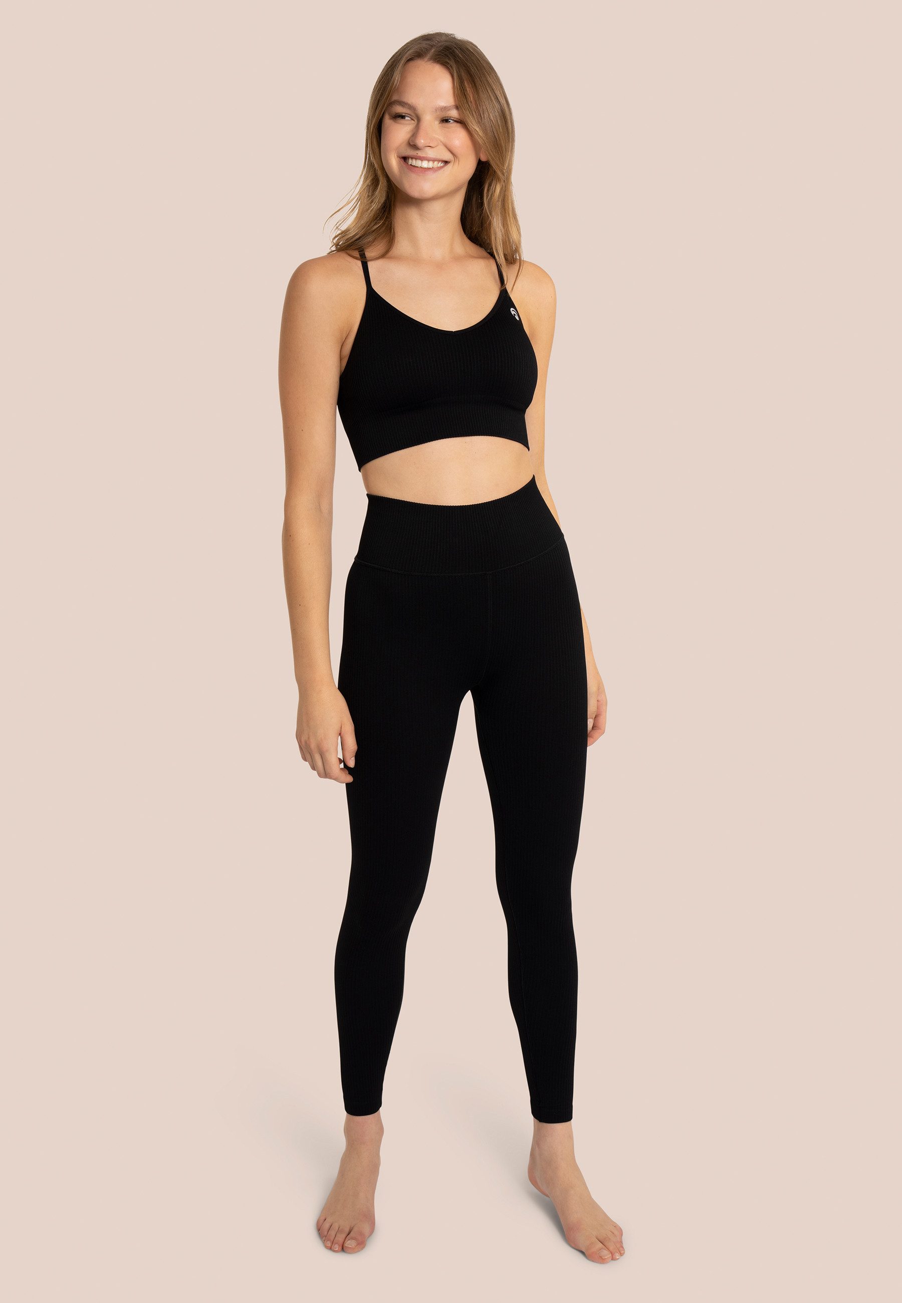 OCEANSAPART Leggings Maya (1-tlg) Nahtlose Hose mit Rippenstruktur für perfekten Halt im Basic-Look – Bild 4 von 5