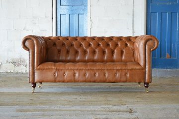 JVmoebel Chesterfield-Sofa Chesterfield Dreisitzer Couch Polster Sofa Design Ledercouch neu, Die Rückenlehne mit Knöpfen.