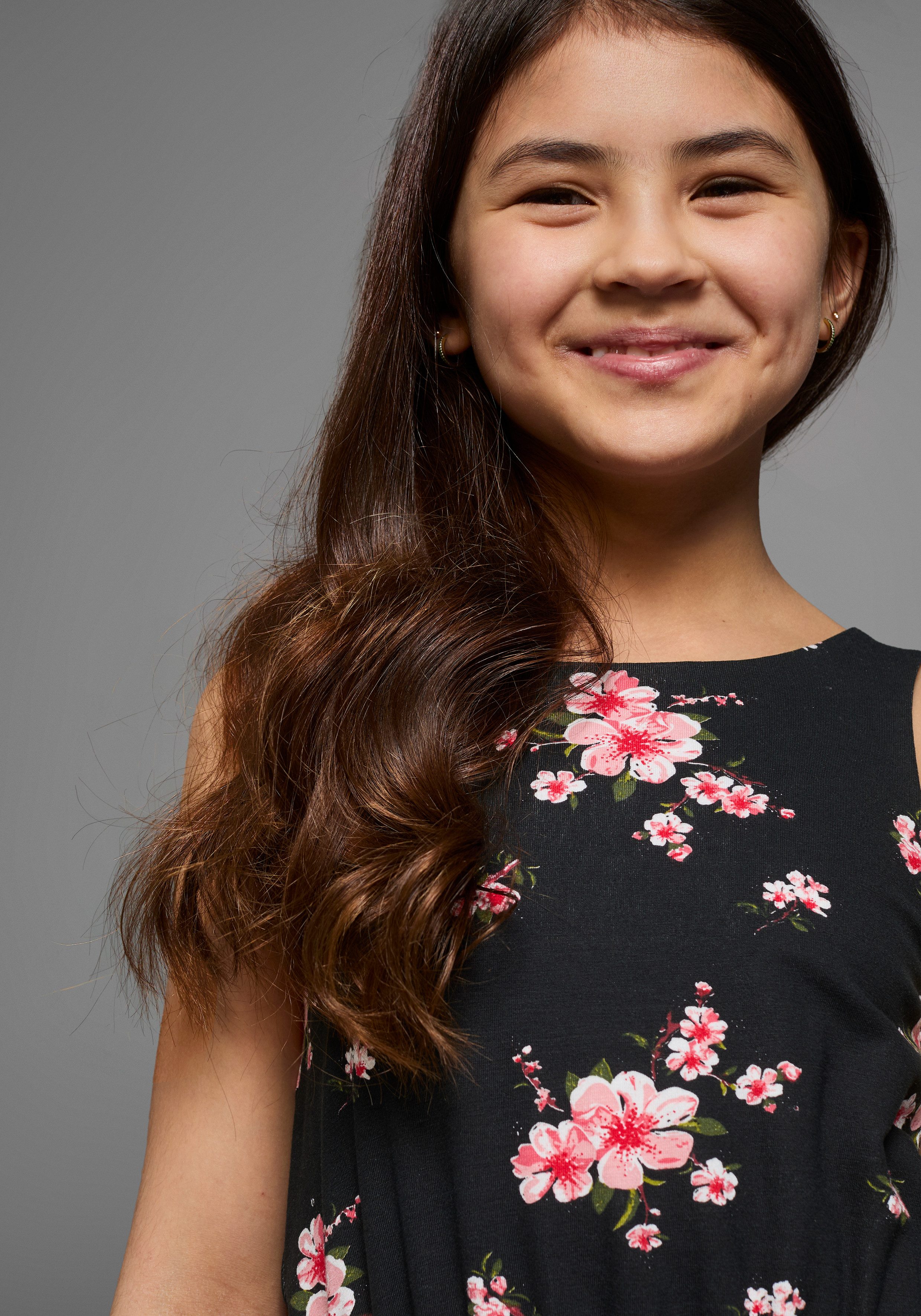 KIDSWORLD Jerseykleid für Mädchen sommerlich, kniefrei, floral, aus Viskosemischung, ärmellos