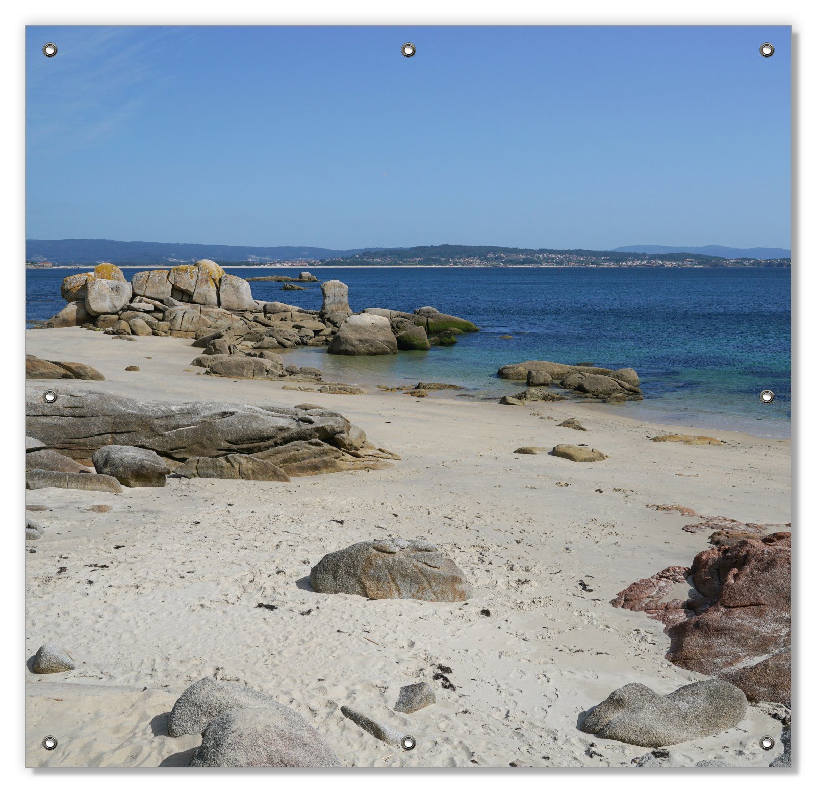 Sonnenschutz Felsen auf einem Sandstrand, Wallario, blickdicht, mit Saugnäpfen, wiederablösbar und wiederverwendbar