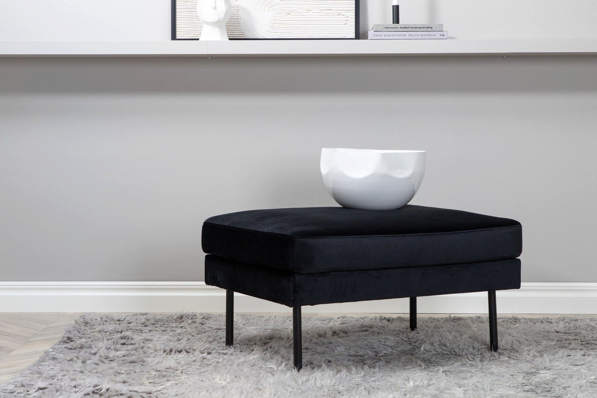 Venture Home Pouf