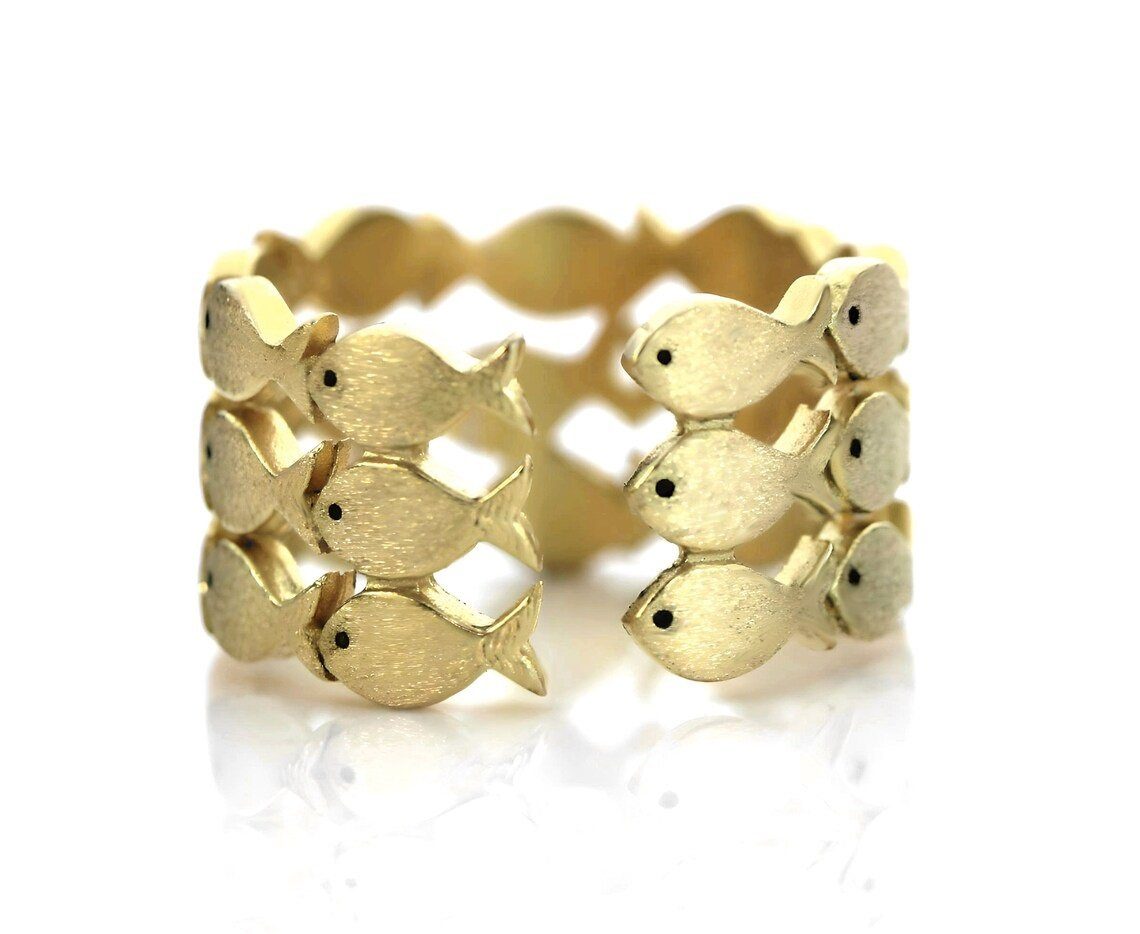 Villa Sorgenfrei Schmuckmanufaktur Silberring Gegen den Strom Ring vergoldet mit hellgrün emailliertem Fisch