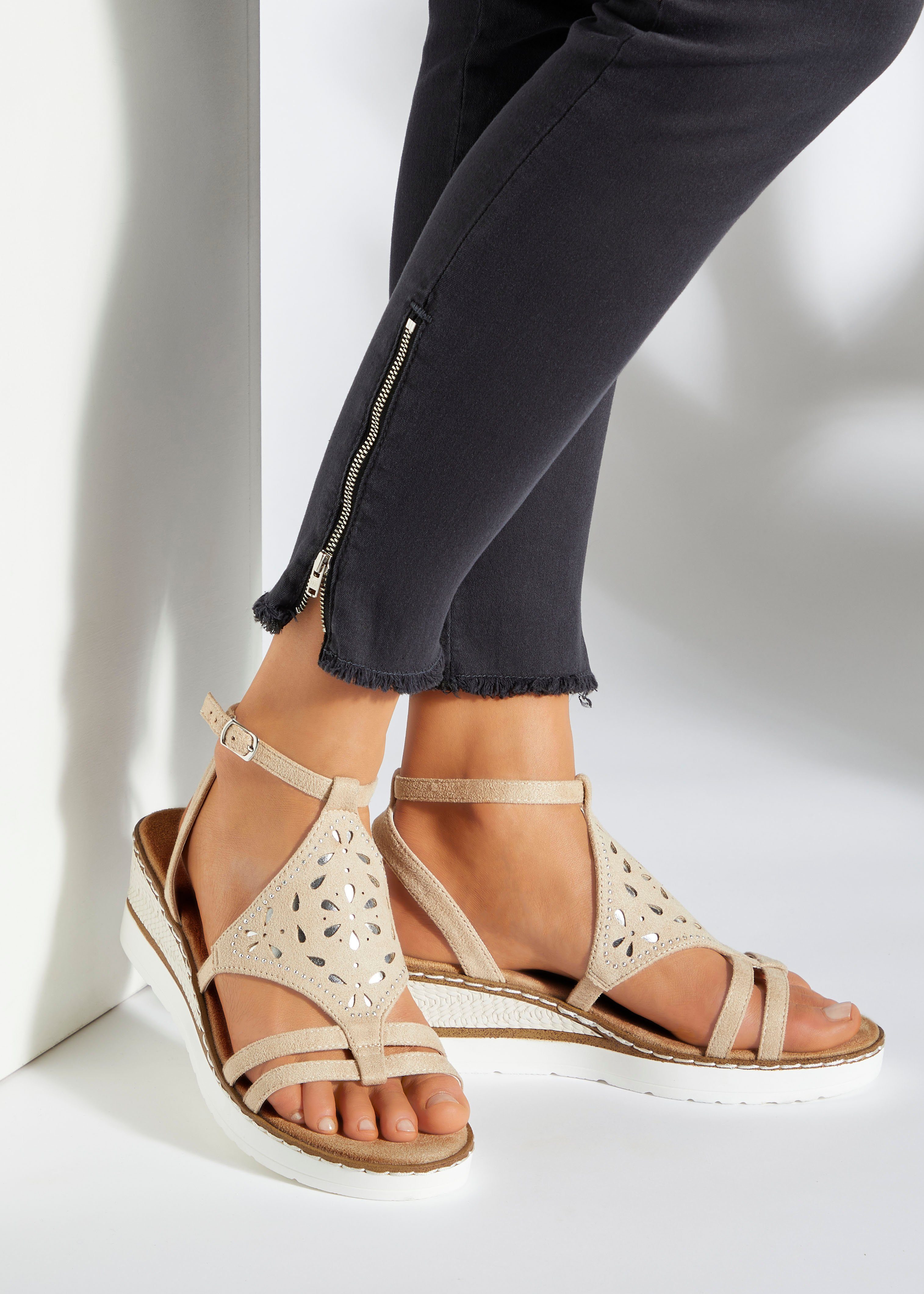 LASCANA Sommerschuh Sandalette Sandalette, Sommerschuh mit Keilabsatz gepolsterter Innensohle VEGAN