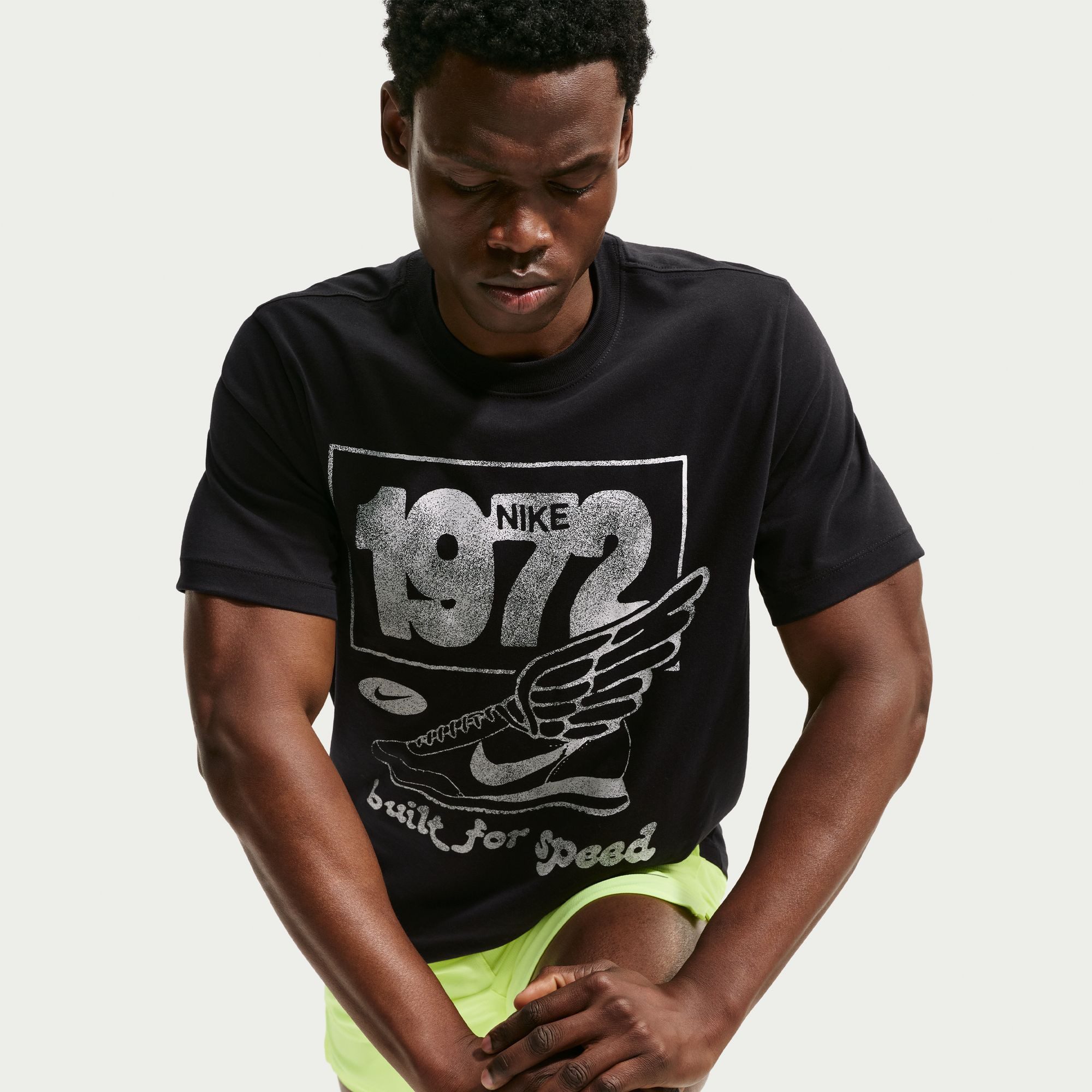 Nike Laufshirt Nike Men's Dri-FIT T-Shirt mit Dri-FIT-Technologie, aus Baumwolle und Polyester, sportlicher Stil