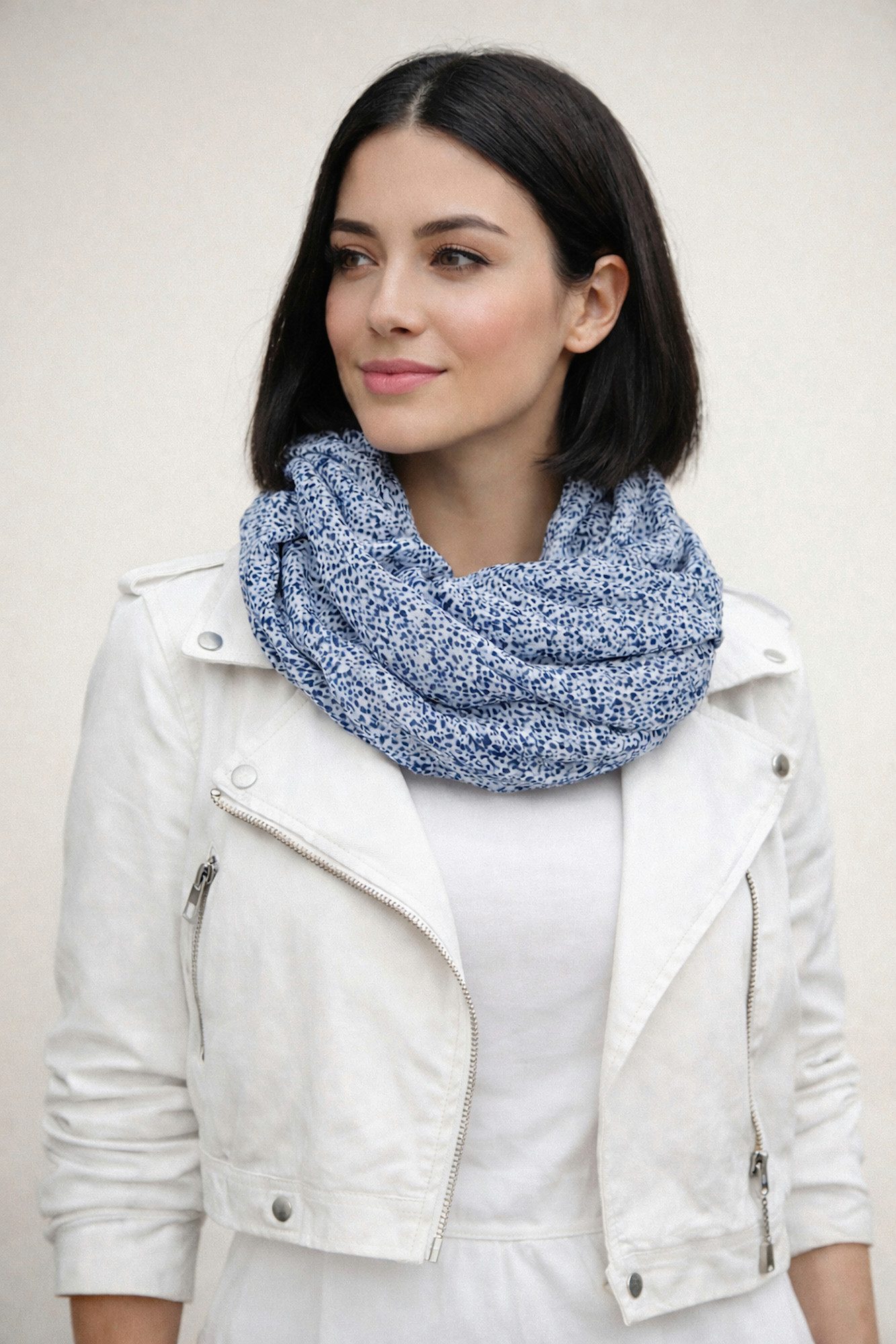 Ella Jonte Loop, Leichter Rundschal mit Tupfen-Muster in Orange oder Blau