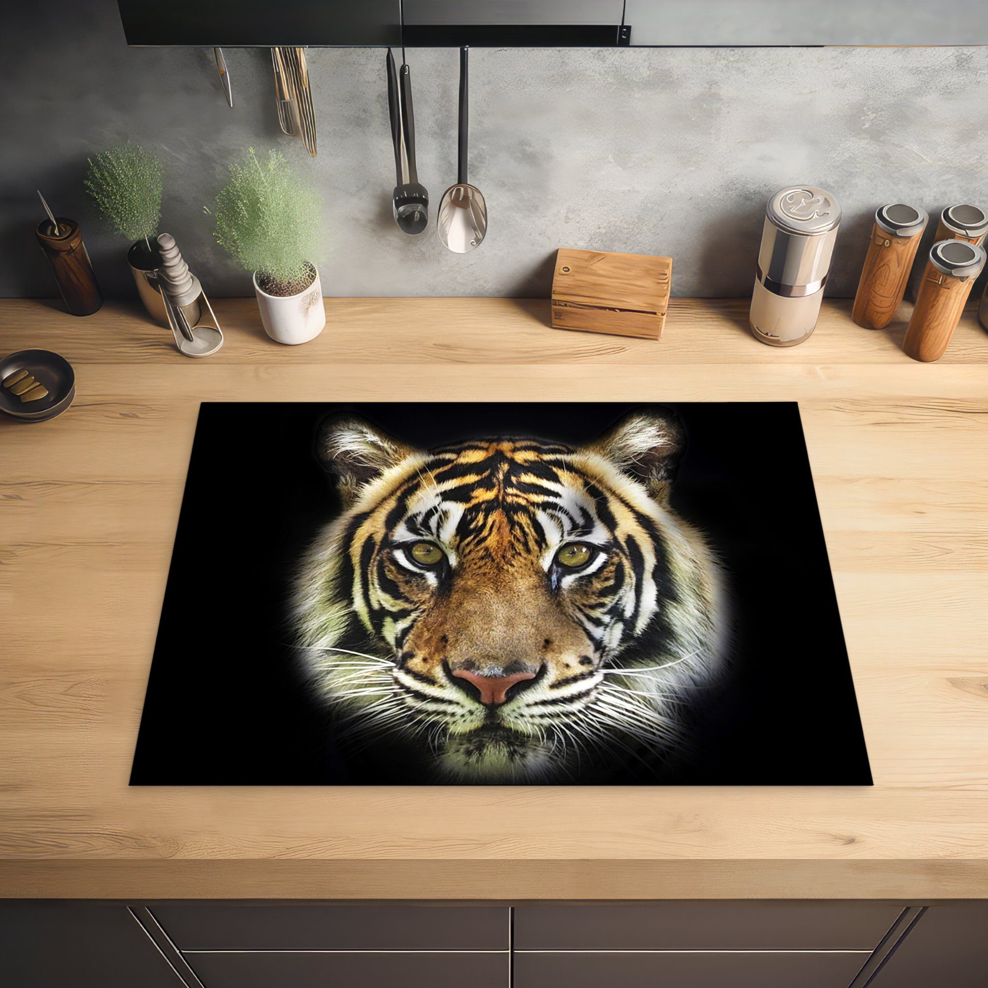 MuchoWow tlg), Arbeitsfläche 70x52 (1 cm, - Herdblende-/Abdeckplatte Vinyl, Tierkopf Mobile nutzbar, Tiger Ceranfeldabdeckung Schwarz, -