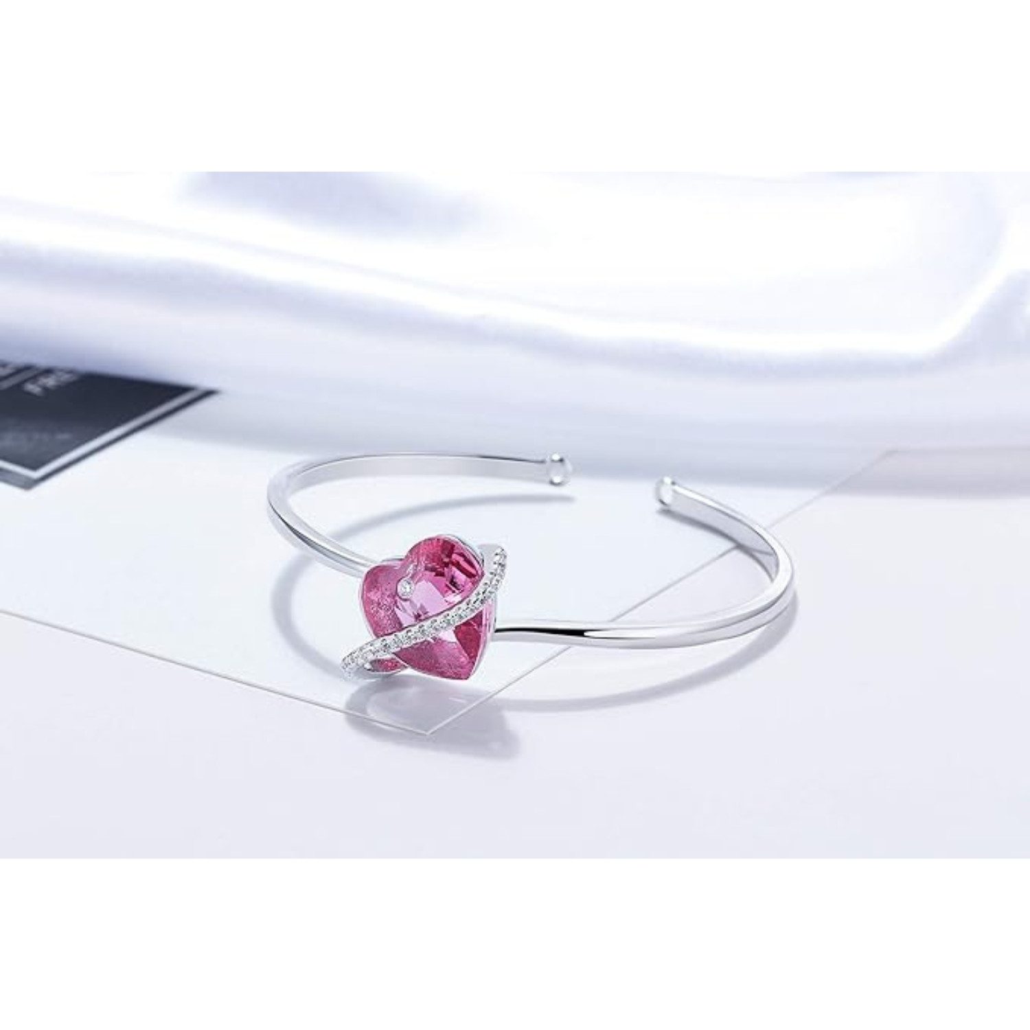 Lisandra Scott Armreif verstellbar mit funkelnden Herz Stein Kristallen - Armband für Damen, Funkelnder Herz-Armreif – verstellbar, edel & ideal als Geschenk