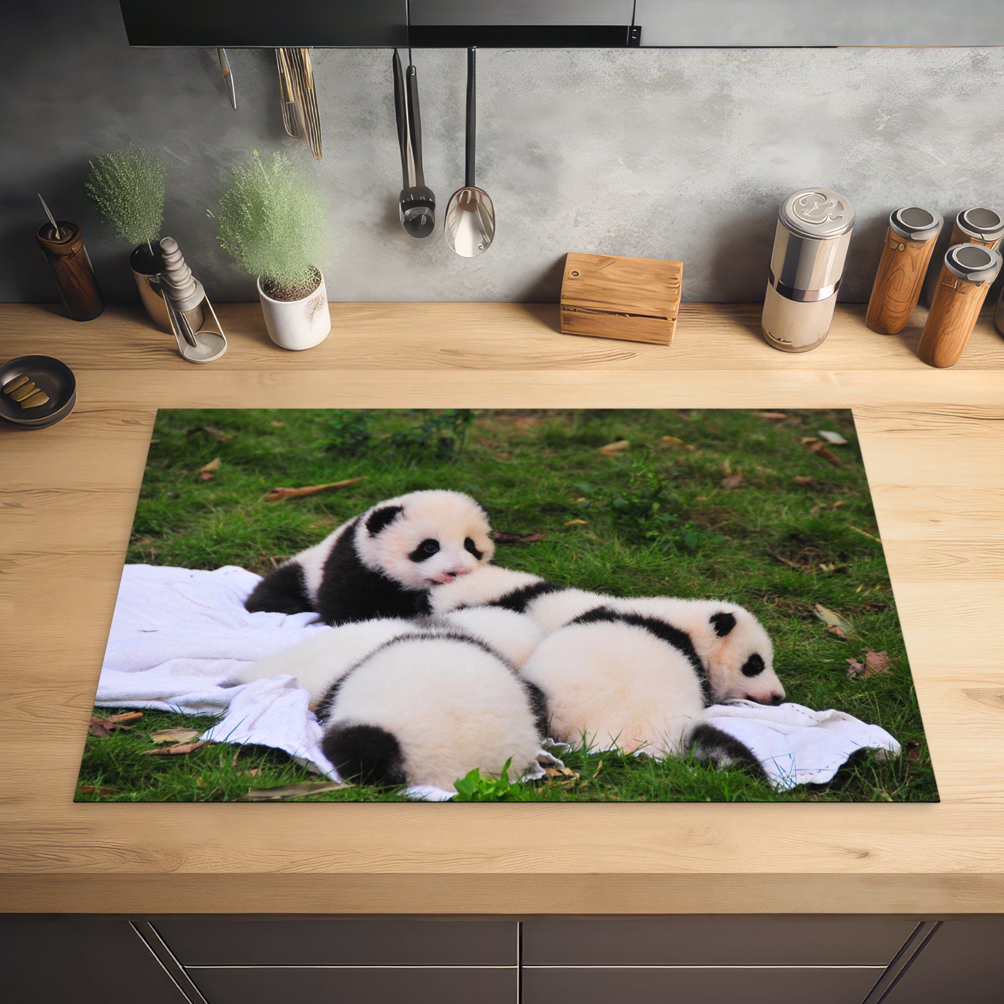 MuchoWow Herdblende-/Abdeckplatte Pandas - Gras küche, Ceranfeldabdeckung Decke, - Schutz tlg), Vinyl, für 81x52 die (1 cm, Induktionskochfeld