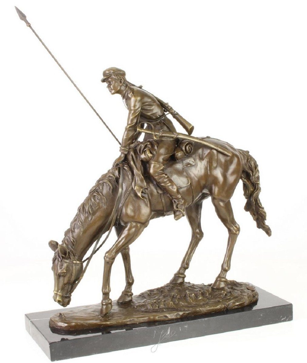 Casa Padrino Dekofigur Luxus Bronze Skulptur Soldat mit Pferd Bronze / Gold / Schwarz 43,9 x 15 x H. 43,2 cm - Deko Bronzefigur
