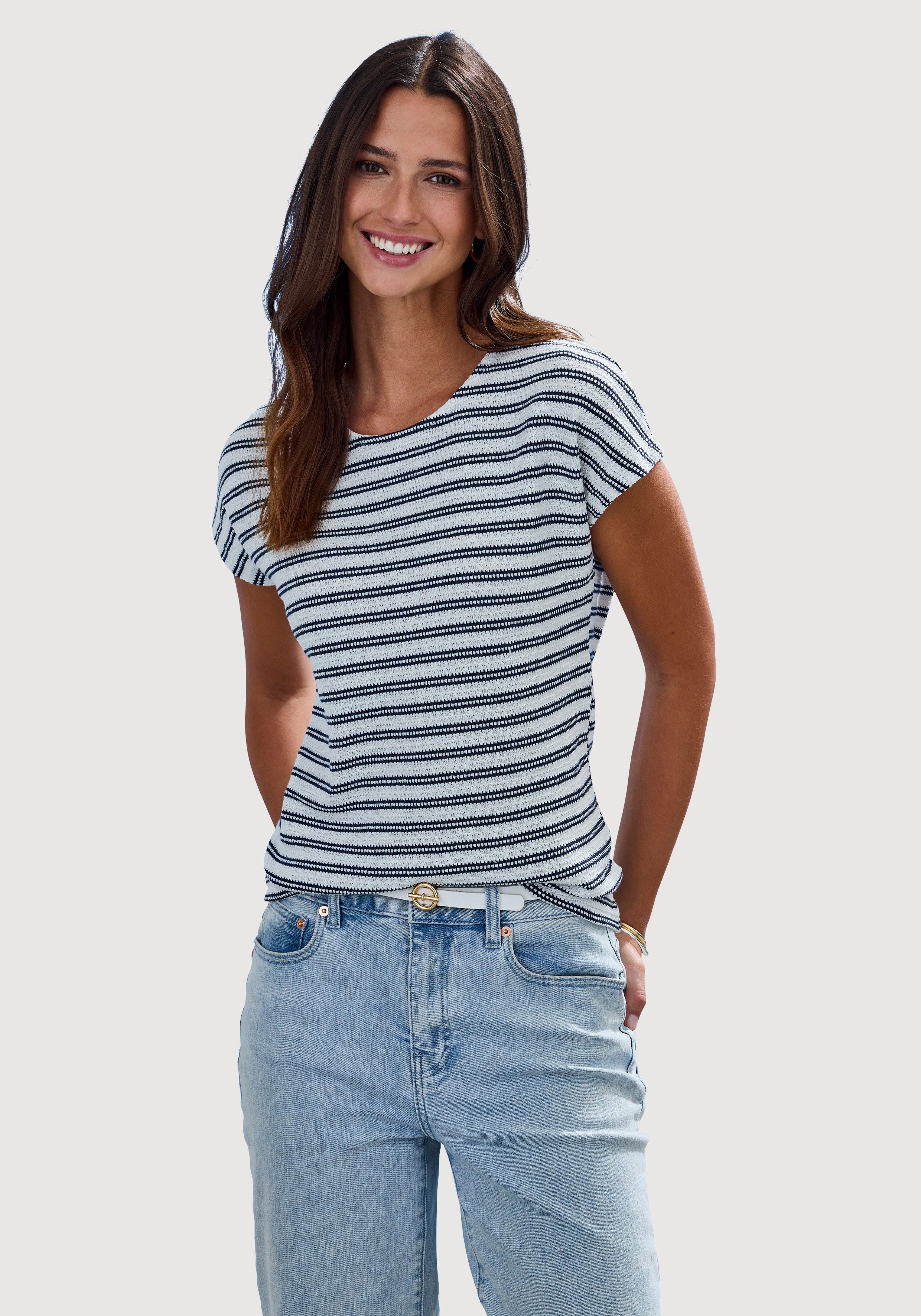Vivance by Lascana Kurzarmshirt mit modischem Streifenmuster aus angenehmer Baumwoll-Strickqualität. € 24,99