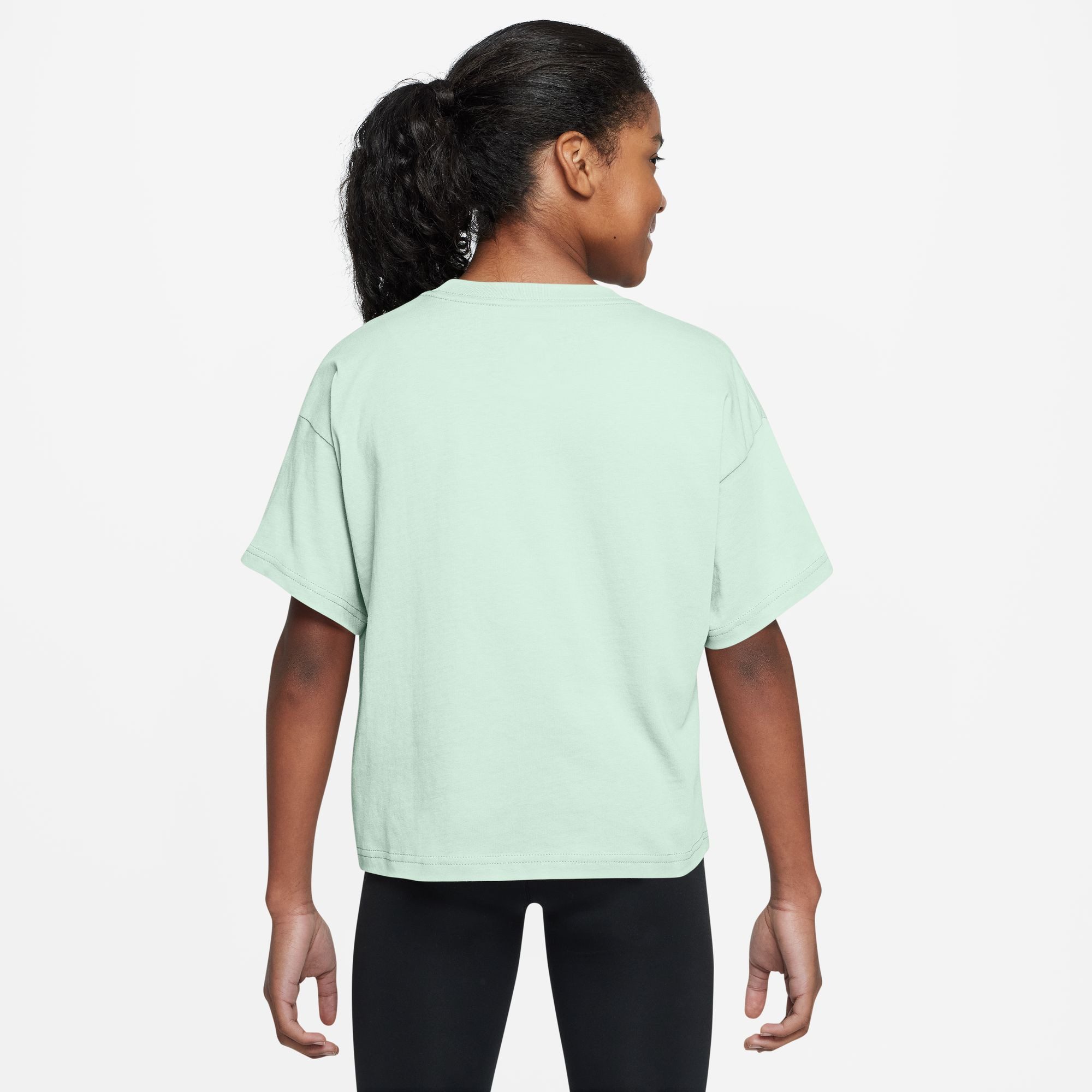 Nike Sportswear T-Shirt G NSW TEE BOXY ESSNTL LBR Kurzarm, mit Rundhalsausschnitt, aus Baumwoll-Jersey, normale Länge