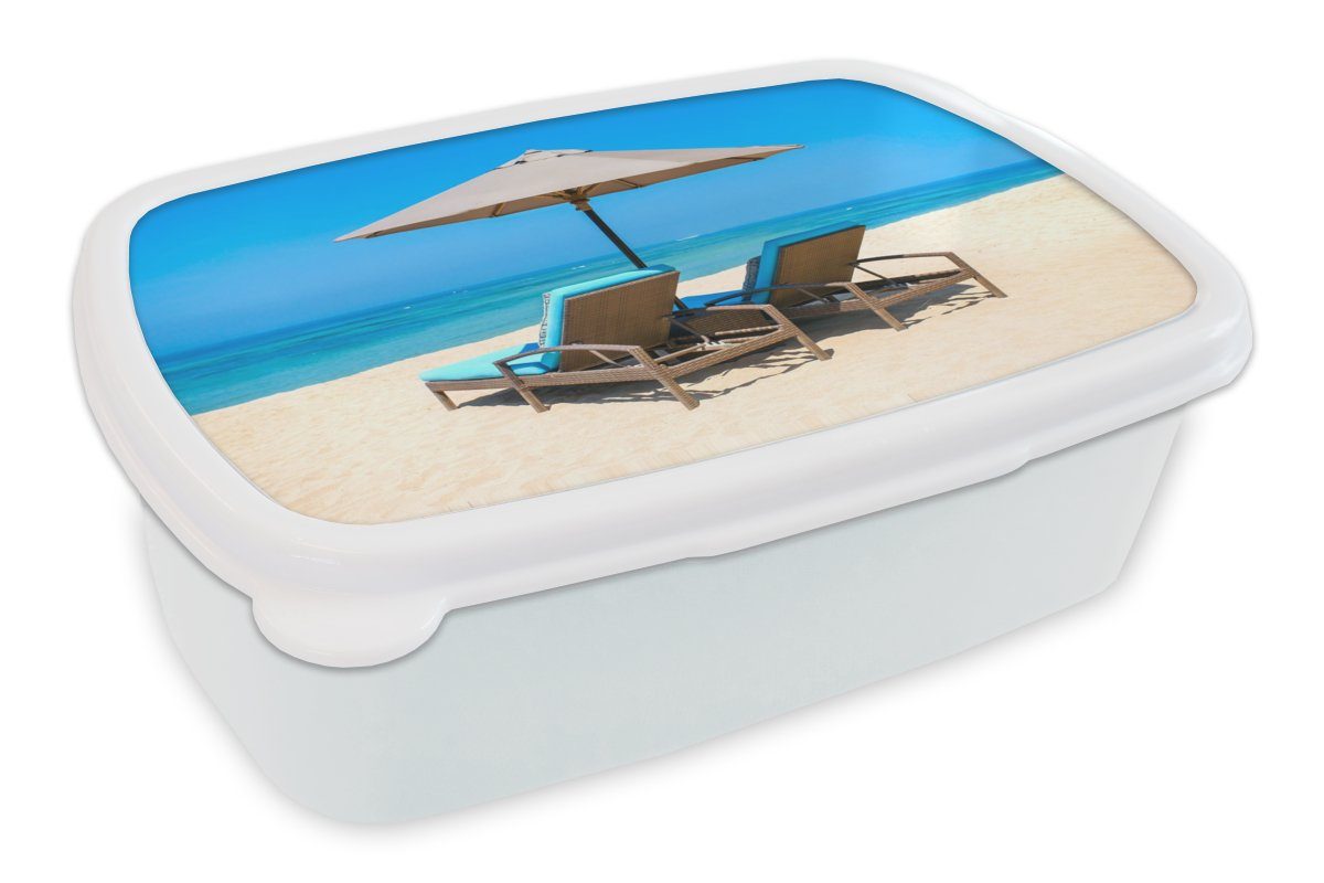 MuchoWow Lunchbox Strandkorb - Sonnenschirm - Sommer - Meer, Kunststoff, (2-tlg), Brotbox für Kinder und Erwachsene, Brotdose, für Jungs und Mädchen weiß