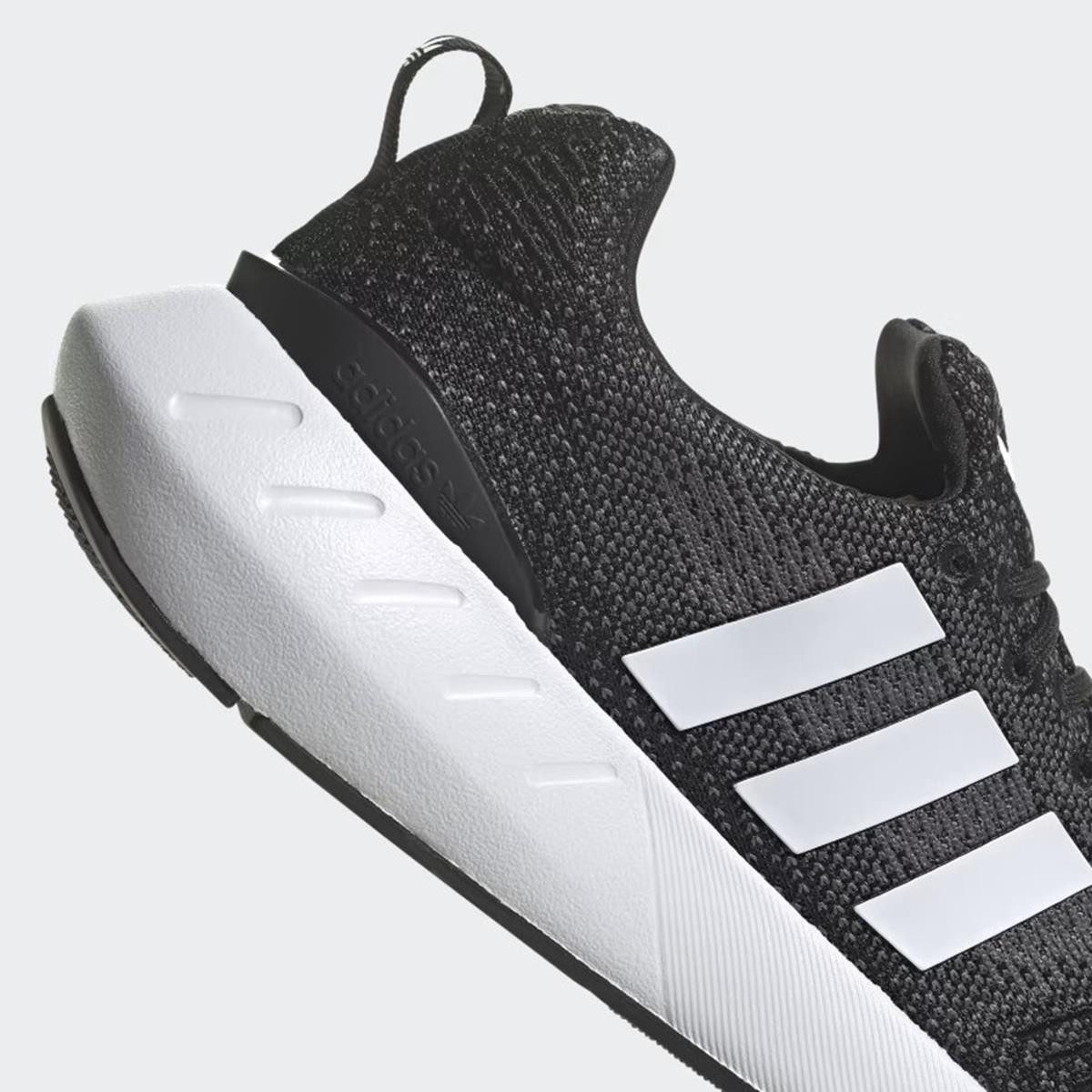 adidas Originals Swift Run 22 Sneaker