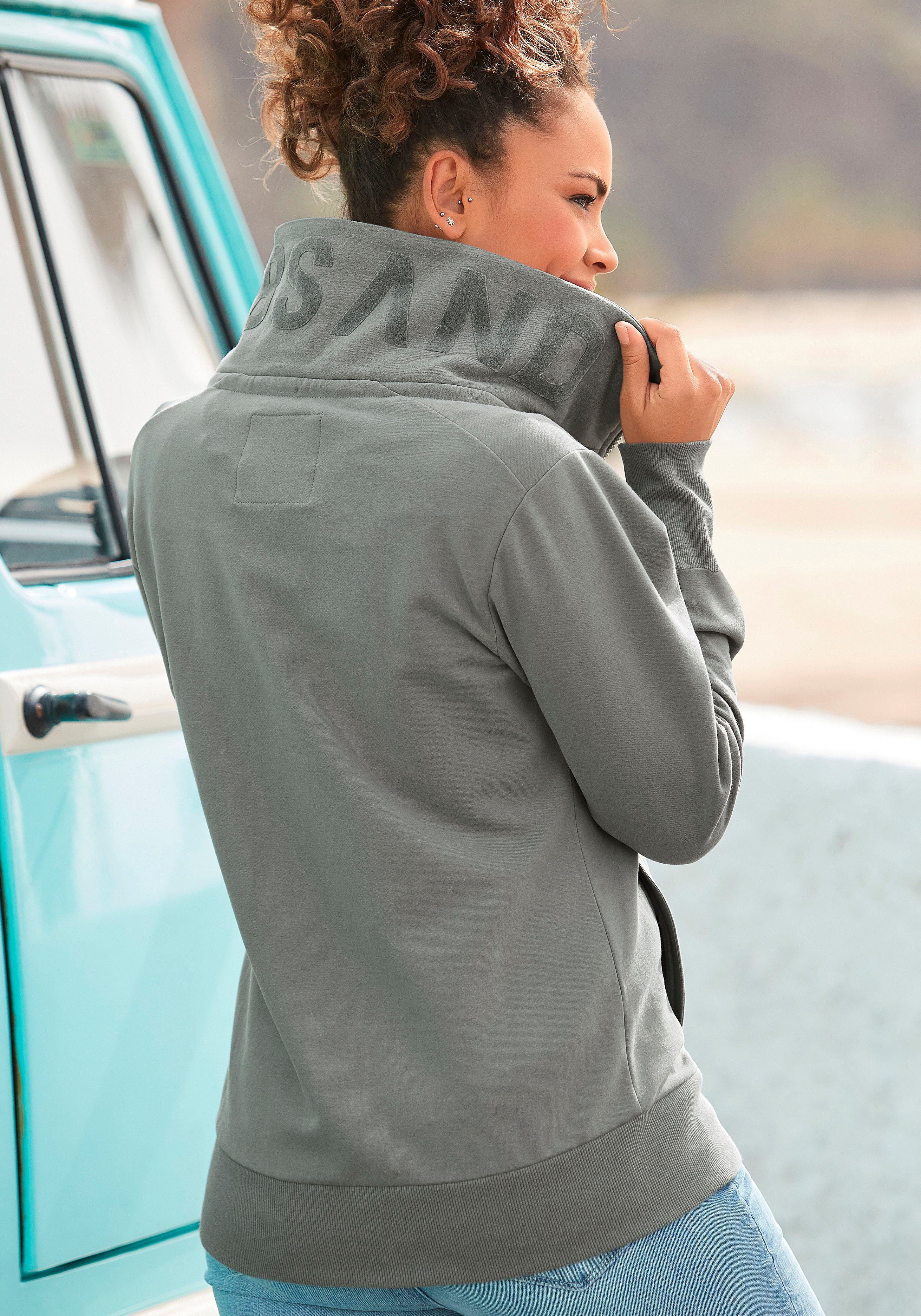 Elbsand Sweatjacke Alvis mit Logodruck am Kragen, bequeme Freizeitjacke mit Stehkragen – Bild 3 von 5