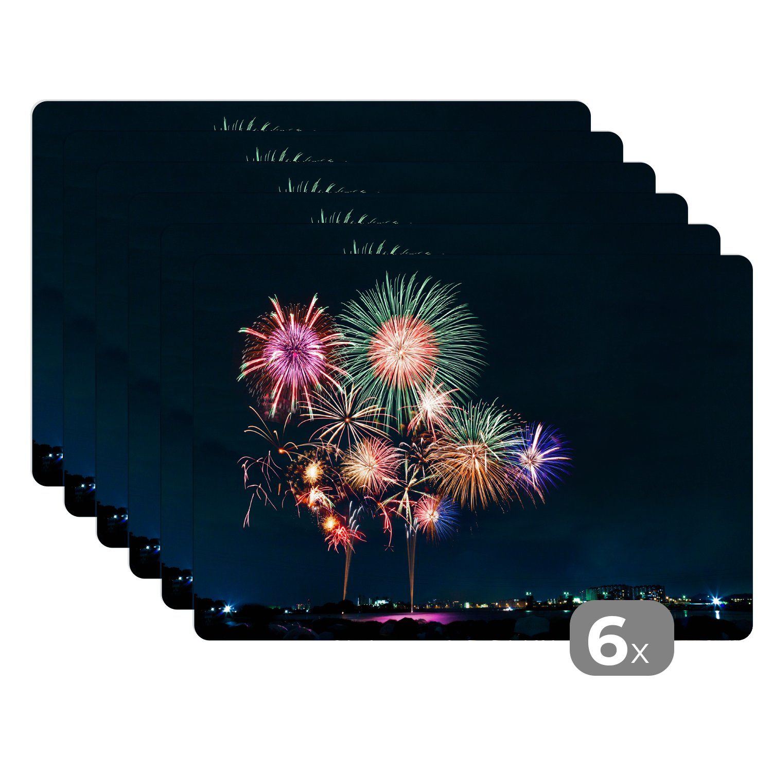 Platzset, Ein Bild vom Feuerwerk in einer Stadt während der Silvesternacht, MuchoWow, (6-St), Platzset, Platzdecken, Platzmatte, Tischmatten, Schmutzabweisend