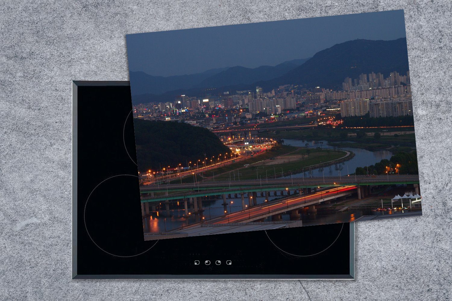 südkoreanischen cm, Daejeon, nutzbar, Herdblende-/Abdeckplatte Mobile tlg), (1 Ceranfeldabdeckung MuchoWow 70x52 Arbeitsfläche des Stadtbild Vinyl,