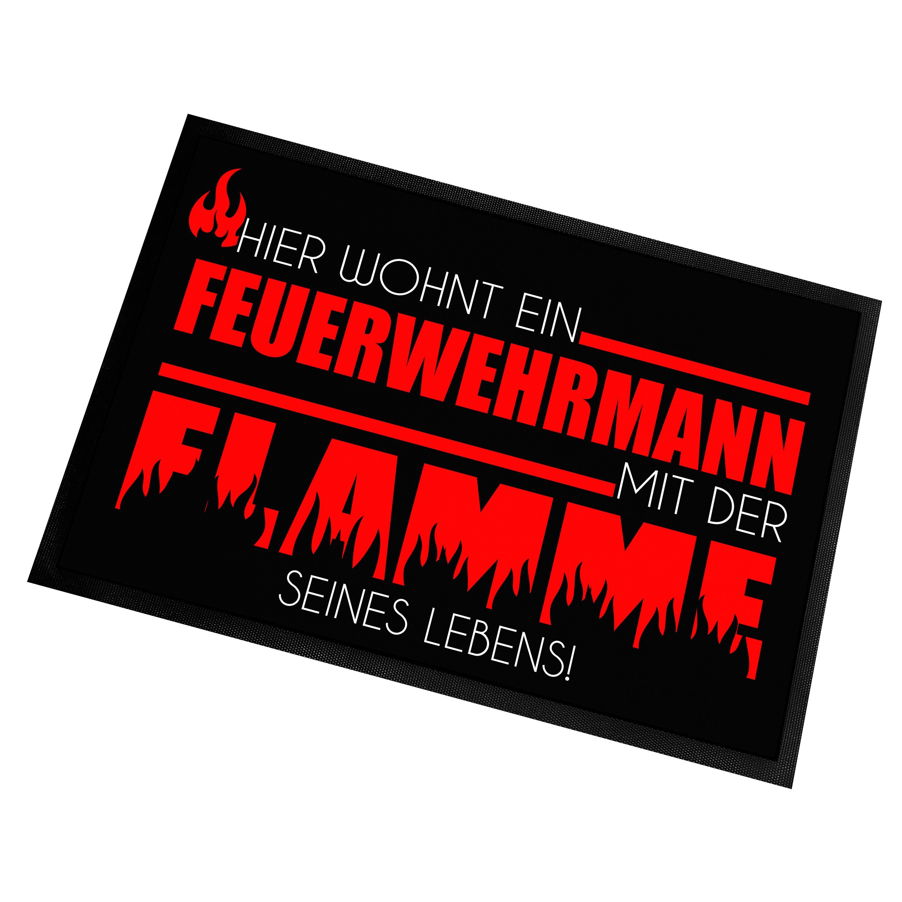 Fußmatte Türmatte Schmutzfangmatte mit Spruch HIER WOHNT EIN FEUERWEHRMANN, Herzbotschaft, rechteckig, 40 x 60 cm, 2 mm hoch, bei 40 °C waschbar