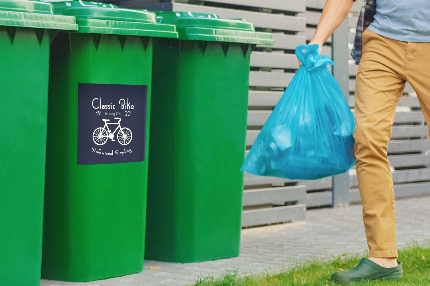 MuchoWow Wandsticker Jahrgang (1 Abfalbehälter Mülltonne, Text - St), Container, - Sticker, Mülleimer-aufkleber, Fahrrad