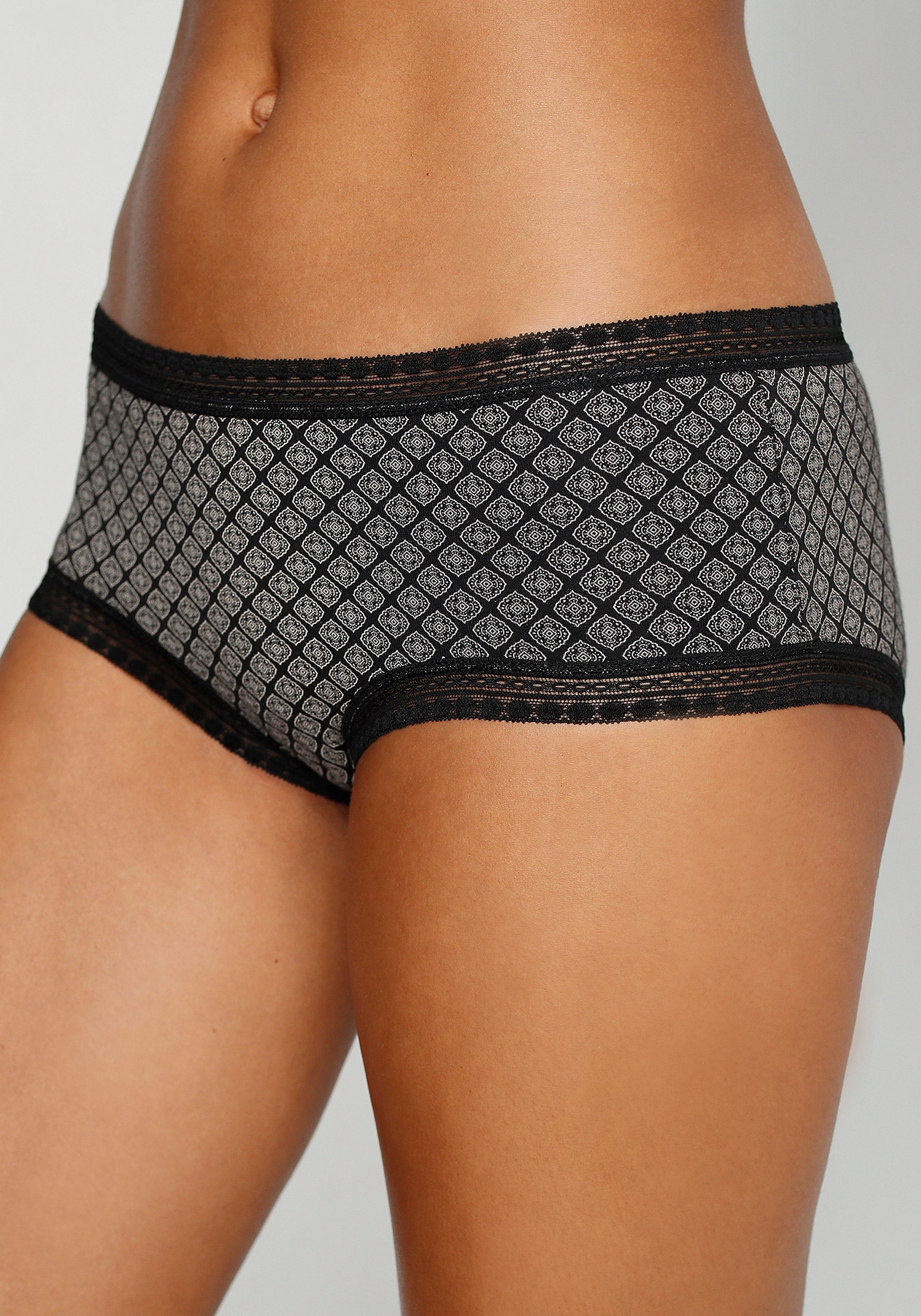 LASCANA Panty (3er-Pack) aus elastischer Baumwolle mit weicher Spitze