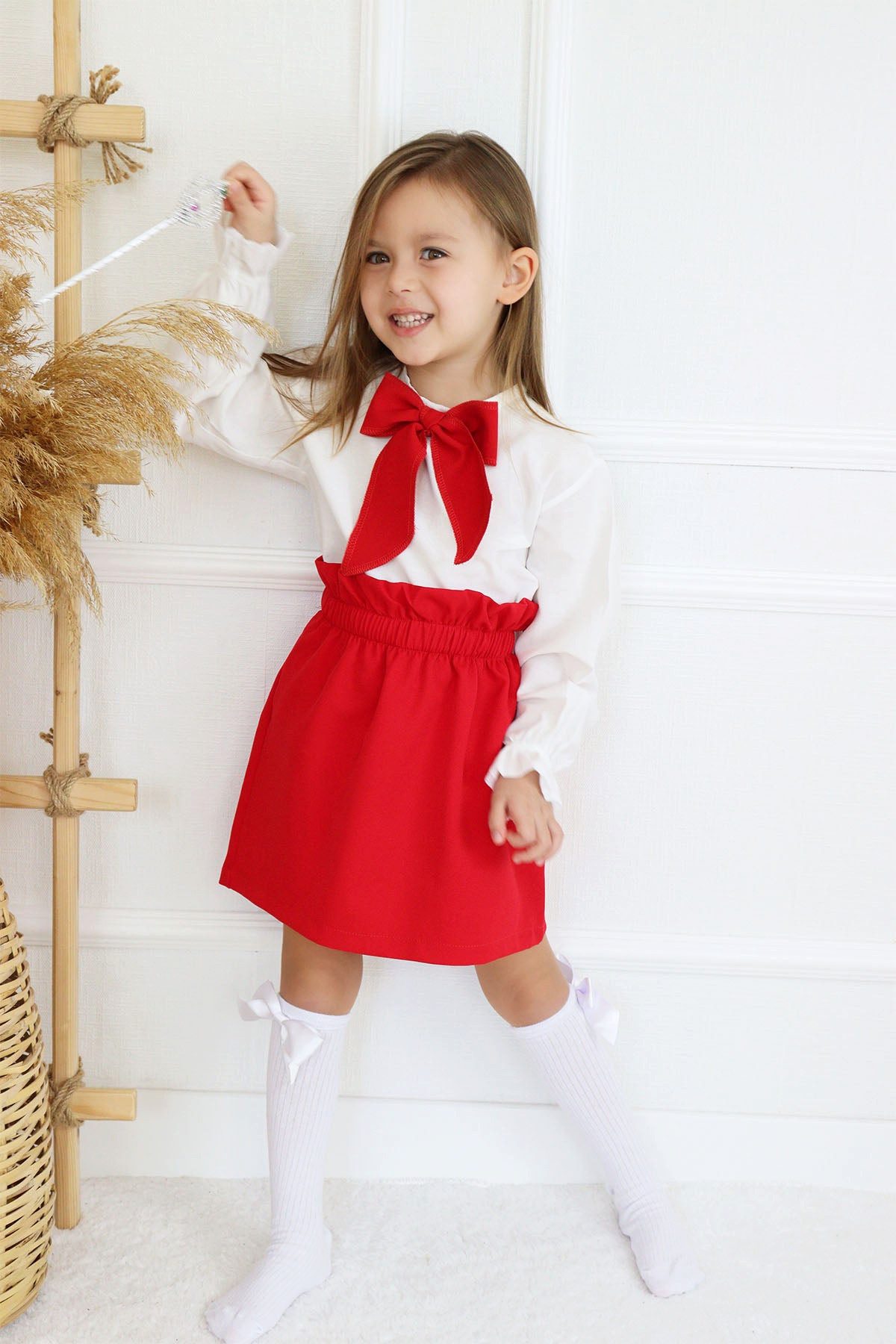 Shirt & Rock Set Laura - roter Rock mit Raffung und weißer Bluse mit roter Schleife