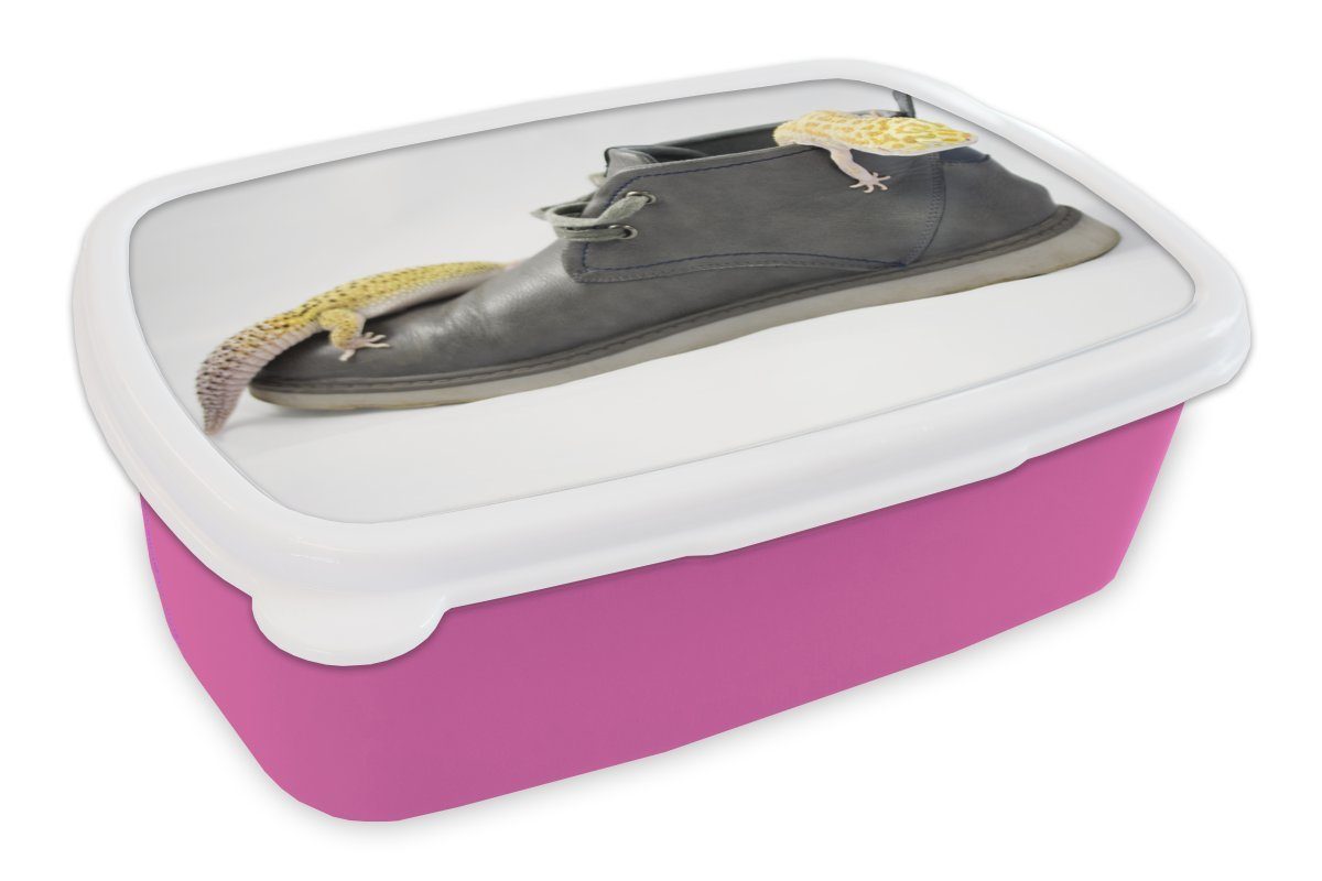 MuchoWow Lunchbox Geckos in einem Schuh, Kunststoff, (2-tlg), Brotbox für Erwachsene, Brotdose Kinder, Snackbox, Mädchen, Kunststoff rosa