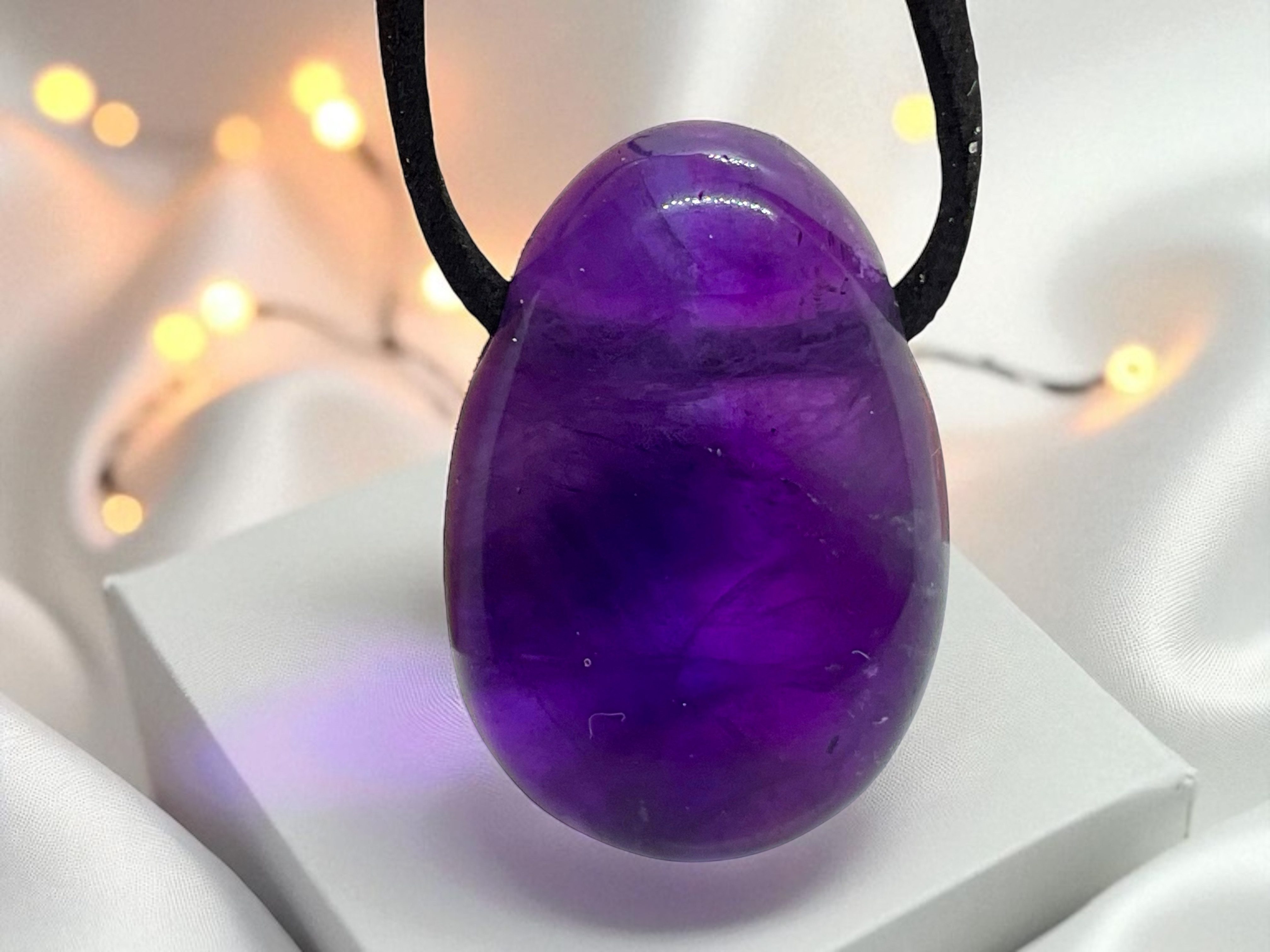 Steinfixx® Amulett Set Edelstein Anhänger aus echtem Amethyst, Tropfenanhänger (AAA-Qualität, 1-tlg., Handarbeit, Brasilien), incl. 80 cm Wildlederband, Geschenkverpackung