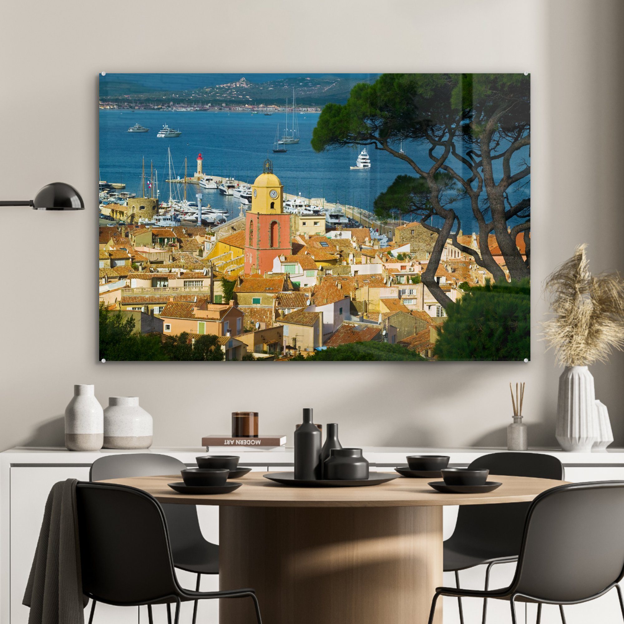 die MuchoWow Saint-Tropez, französische auf & Acrylglasbilder St), Hafenstadt Schlafzimmer Wohnzimmer Acrylglasbild Blick (1