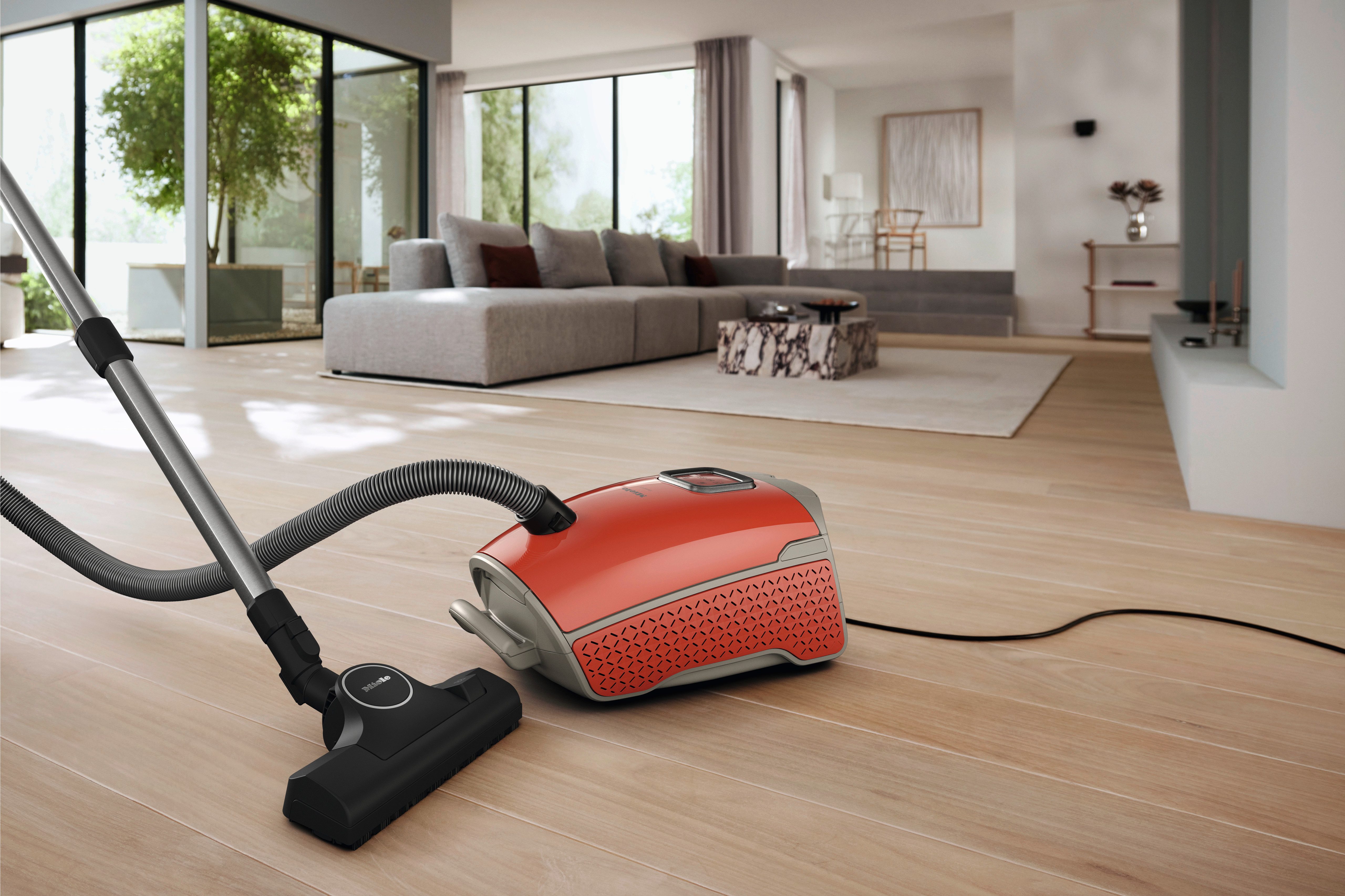 Miele Bodenstaubsauger Guard L1 mit ComfortFit, Nachfolger Complete C3, 12m Aktionsradius, 890 W, mit Beutel, Leistungsstark, Premium Design, komfortable Reinigung mit 2in1 Düse