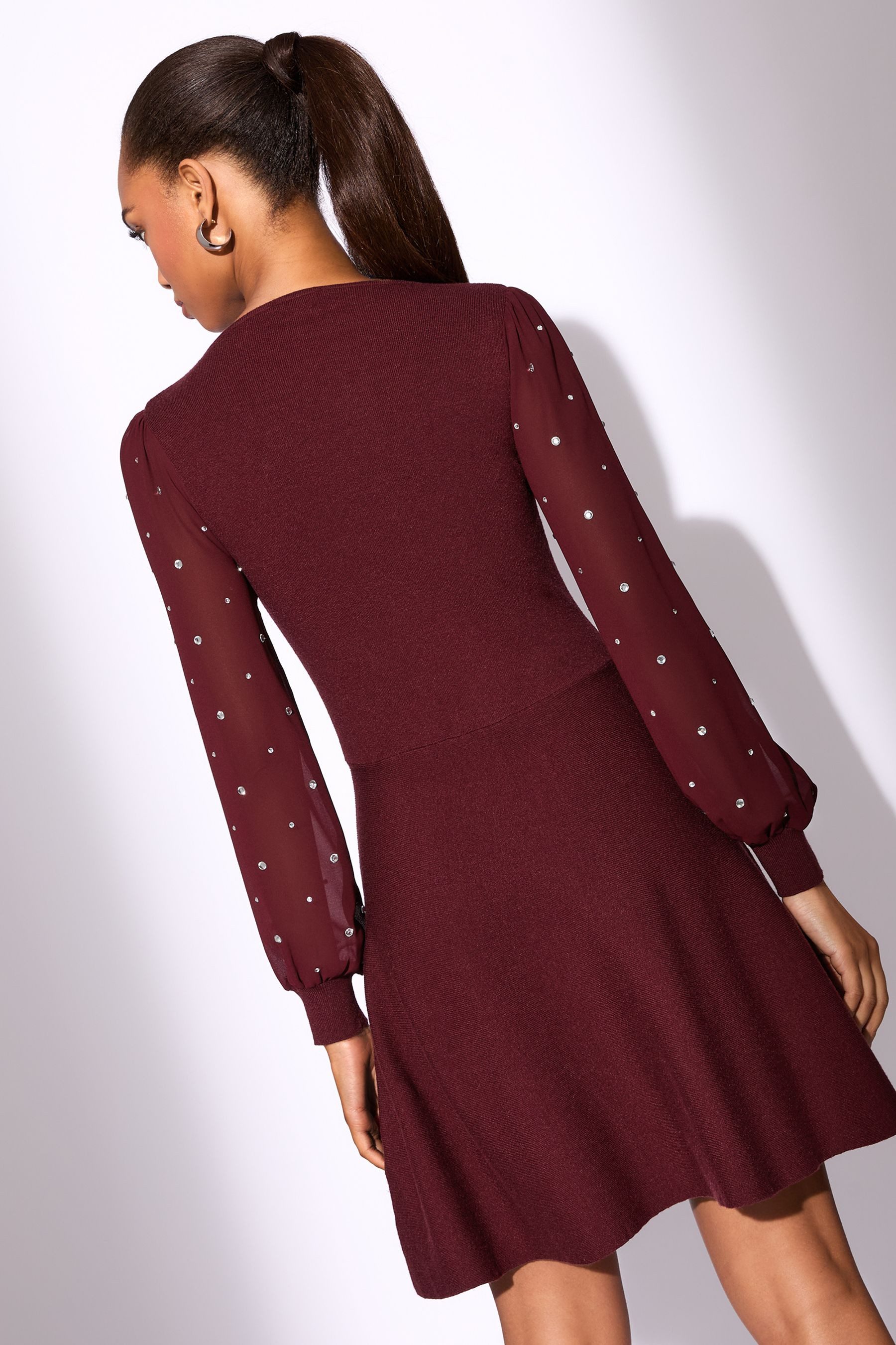 LIPSY Minikleid Lipsy Mini-Strickkleid mit Chiffon-Ärmeln (1-tlg)