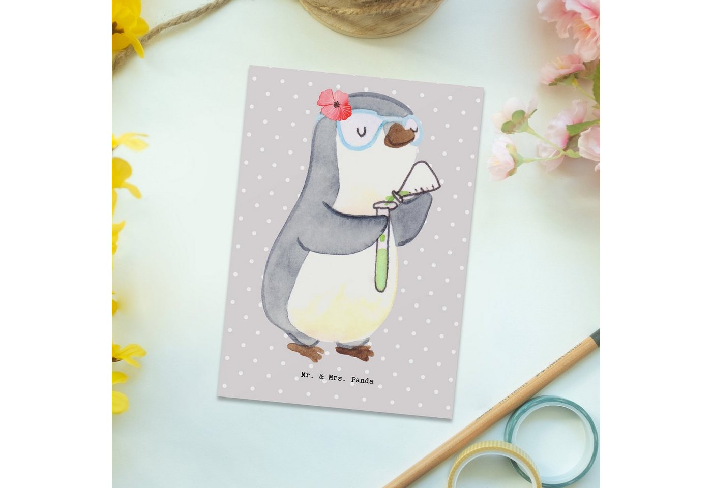 Thumbnail - Mr. & Mrs. Panda Postkarte Chemikerin Herz - Grau Pastell - Geschenk, Einladung, Studium, Danke, Charmantes Design