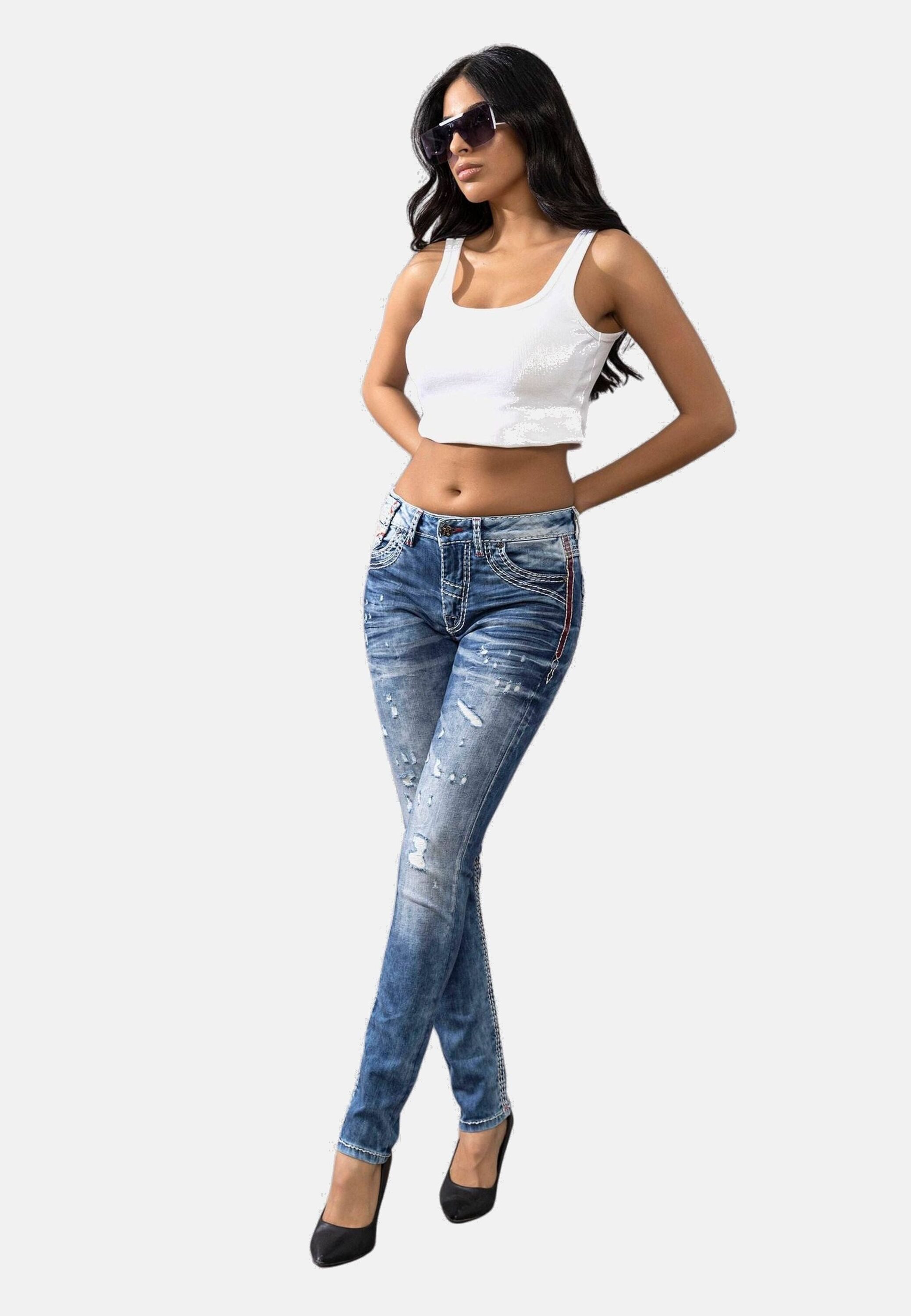 Cipo & Baxx Slim-fit-Jeans Jeans mit angesagten Used-Elementen, WD442