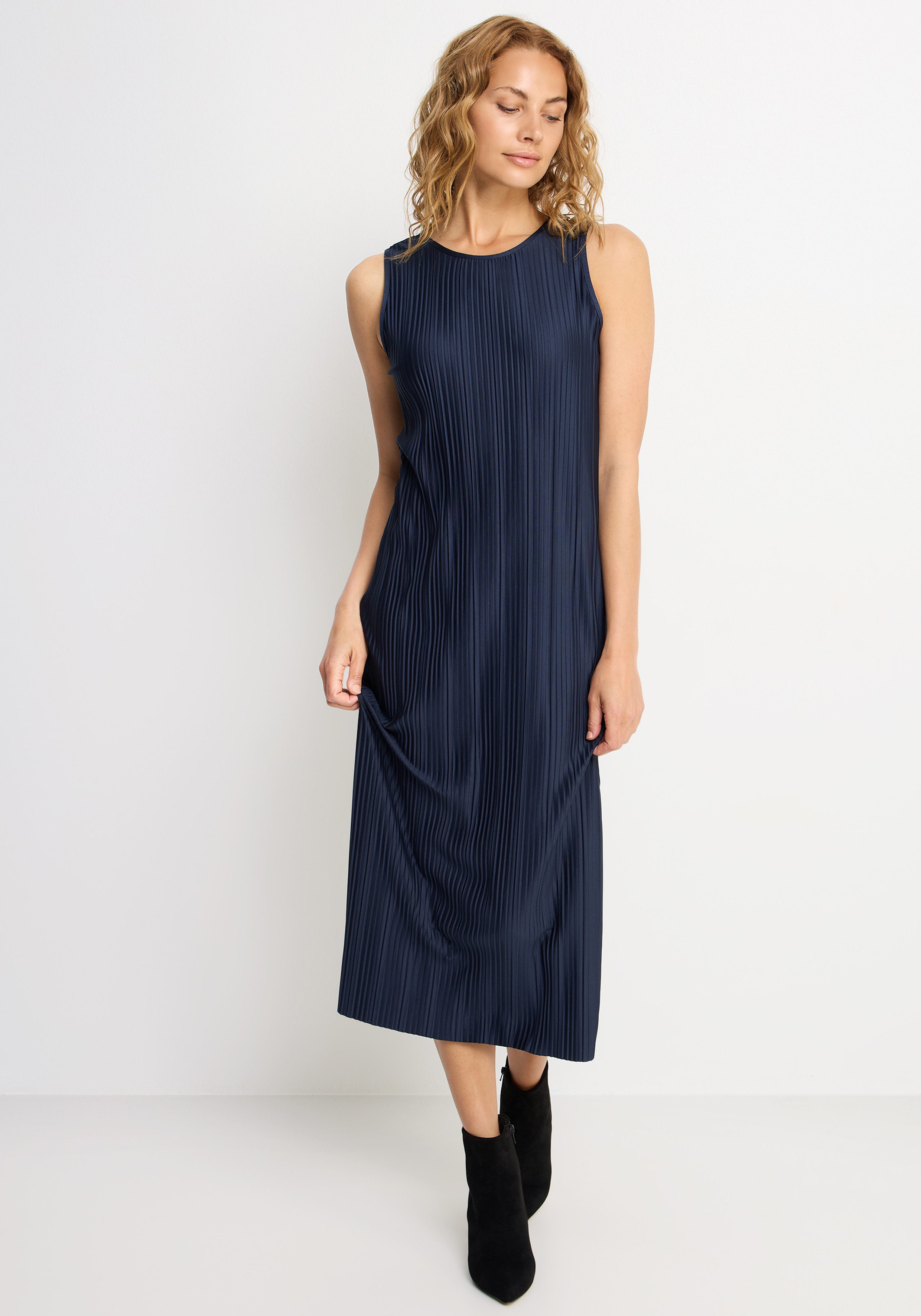 LASCANA Plisseekleid in Midilänge mit gerader Passform Partykleid in Midilänge, elegantes Midikleid mit Plisseefalten