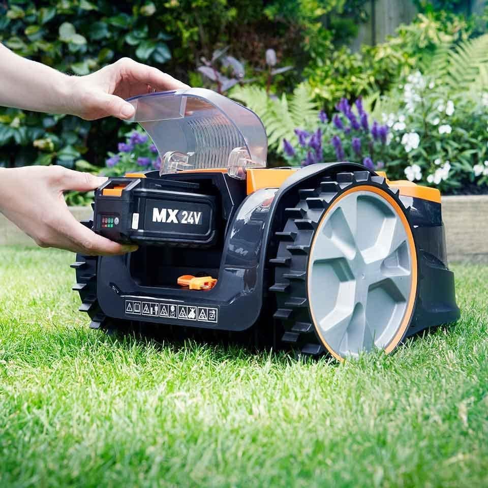Lawnmaster VBRM16 OcuMow® robotic lawnmower, wireless, for lawns up to 150 m², with obstacle avoidance, low noise, without boundary wire
