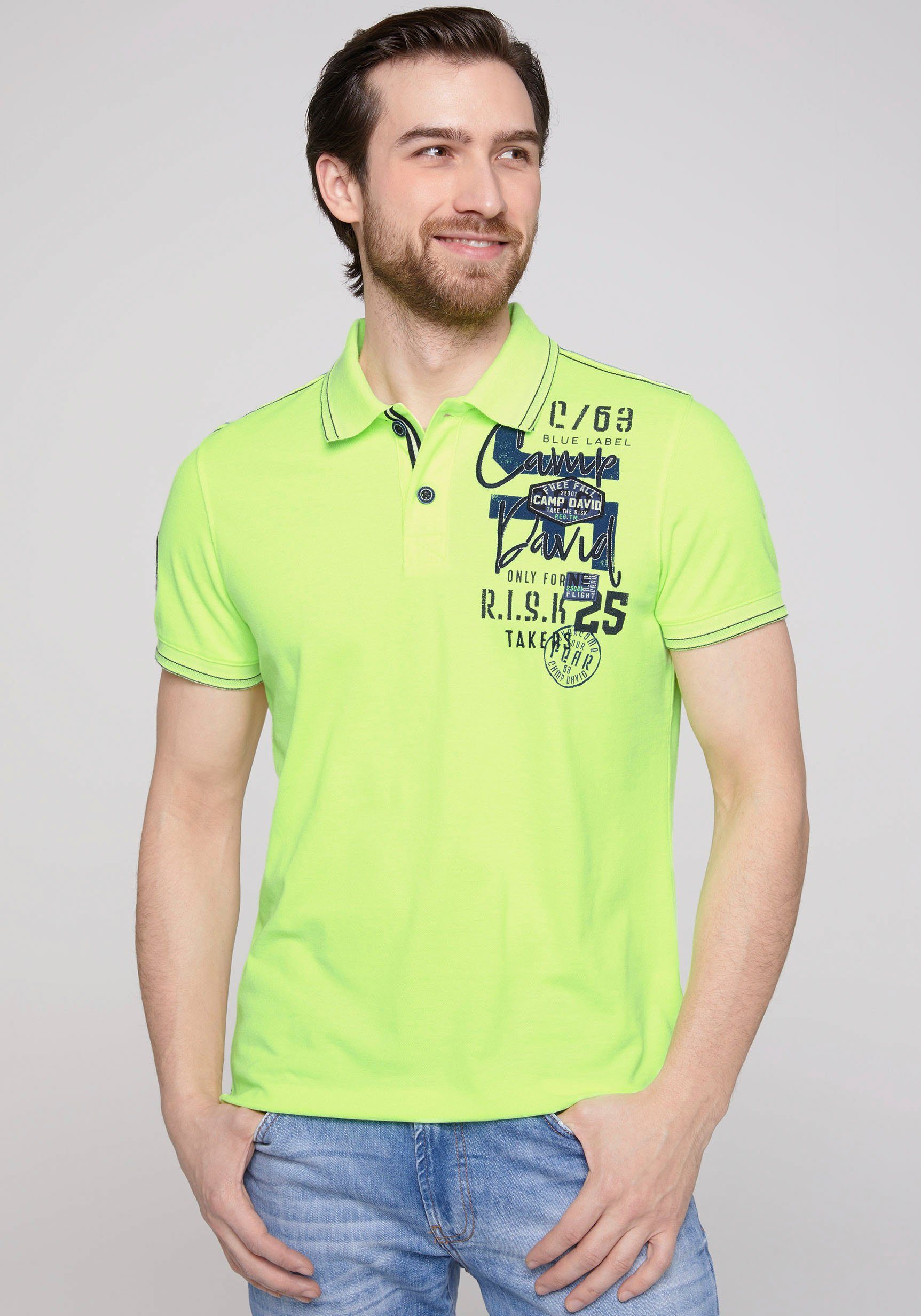 CAMP DAVID Poloshirt mit Kontrastnähten lime Schultern den neon auf