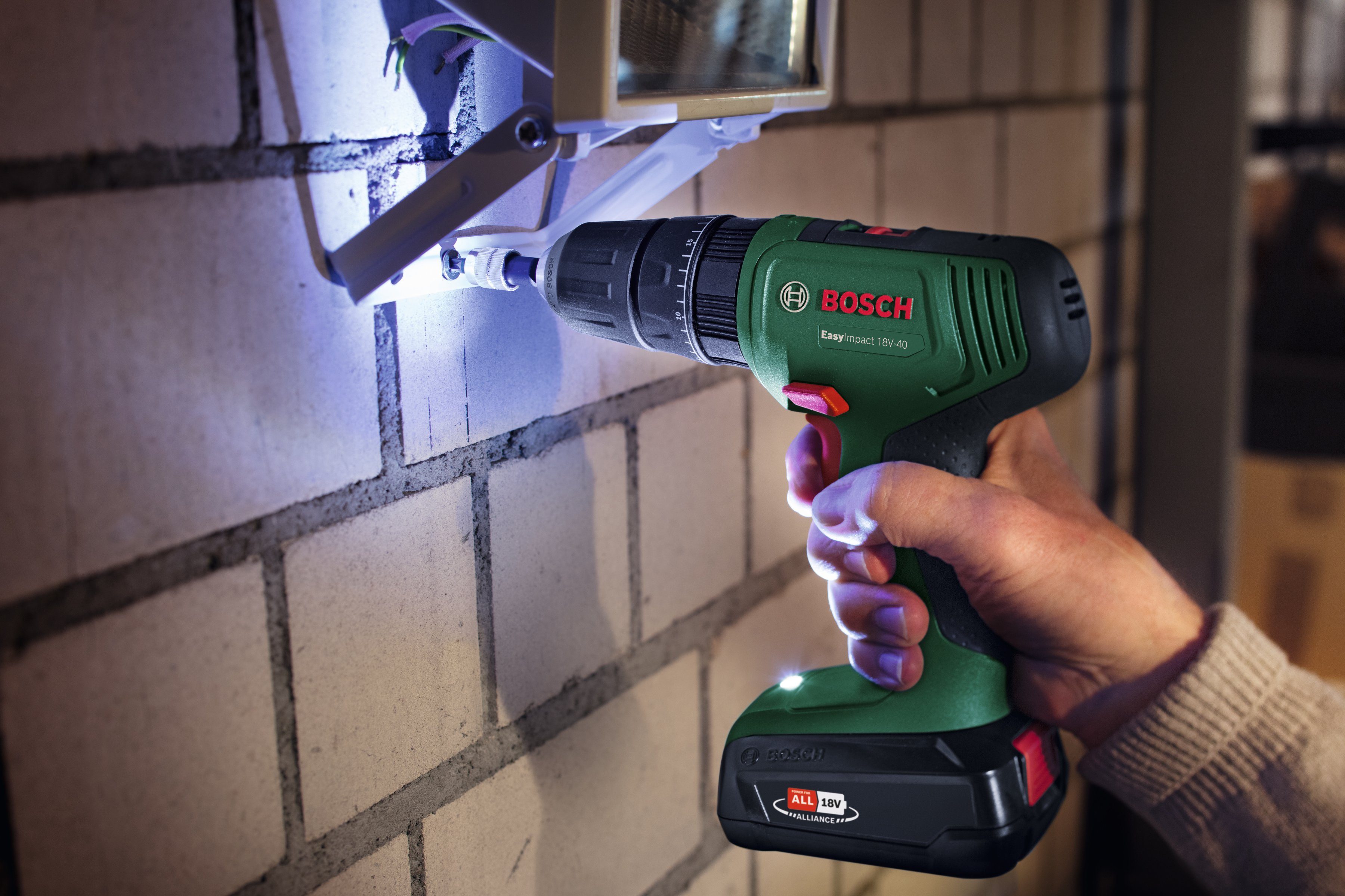 Bosch Home & Garden Akku-Schlagbohrschrauber EasyImpact 18V-40, Inkl. Koffer, mit 2 Akkus 18V/2Ah und Ladegerät – Bild 5 von 5