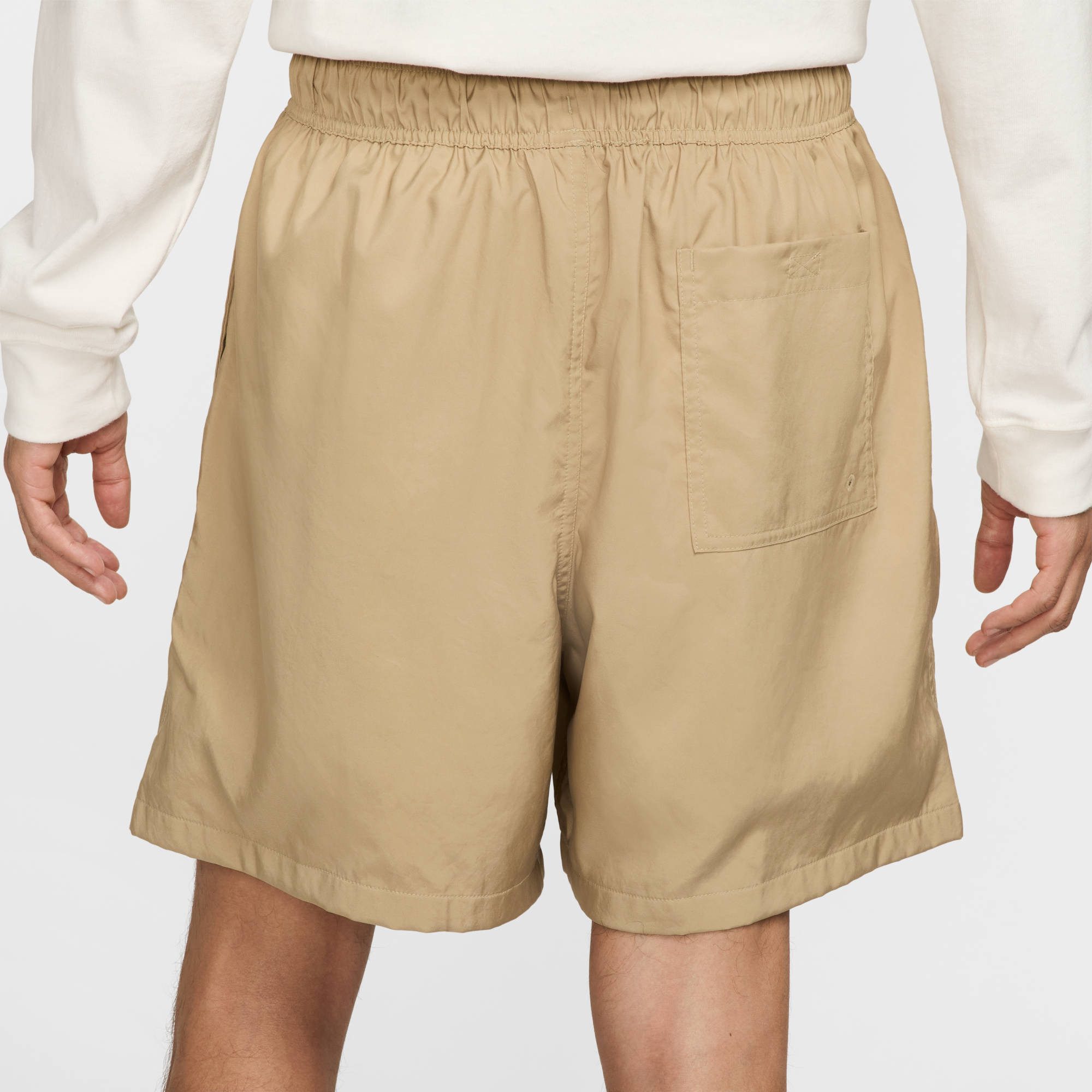 Nike Sportswear Shorts Nike Club Men's Woven Flow Shorts mit Eingrifftaschen und Gesäßtasche, schnell trocknend, pflegeleicht