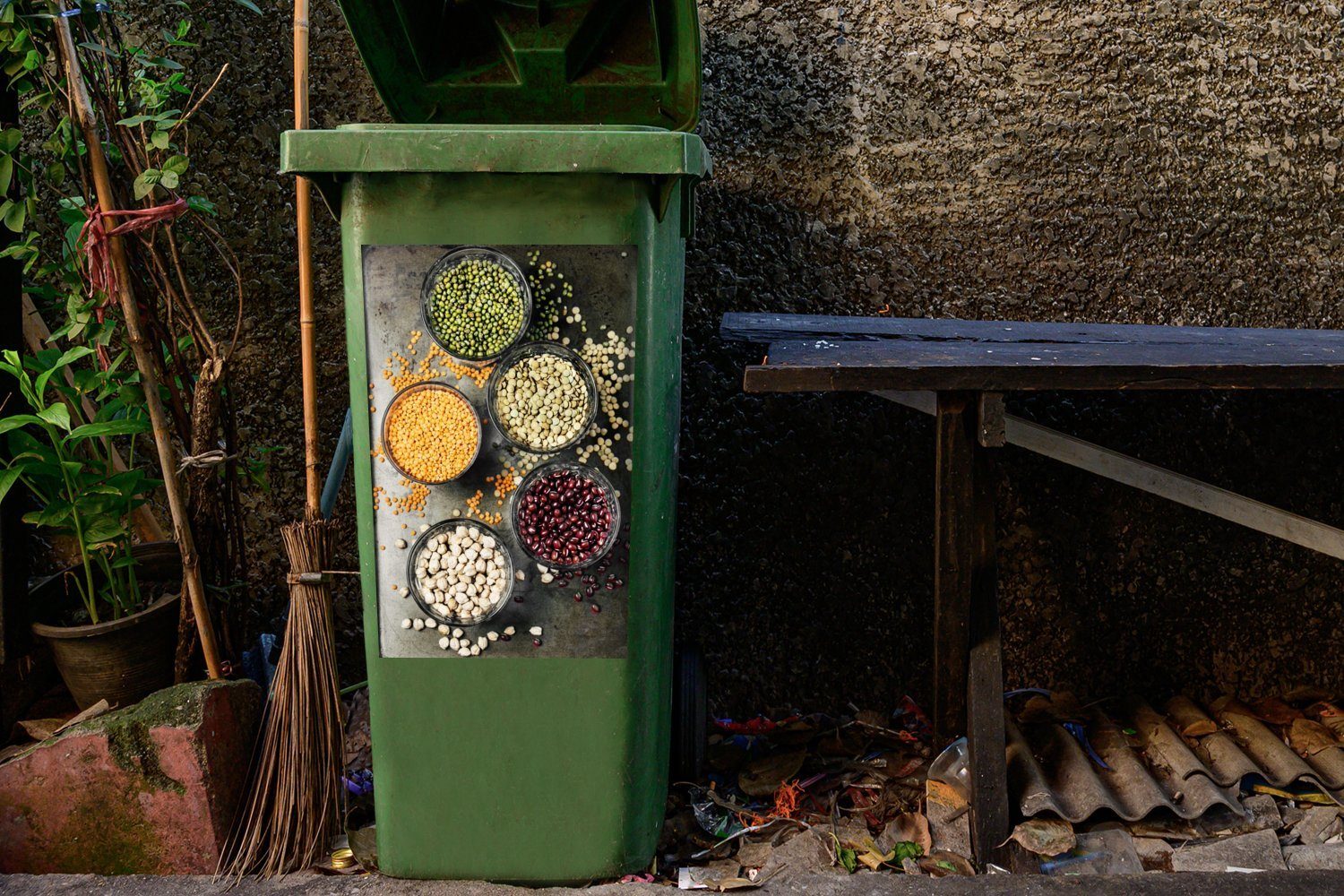 Mülleimer-aufkleber, MuchoWow von Abfalbehälter Wandsticker auf St), Sticker, Metallhintergrund (1 Linsen Container, einem Verschiedene Farben Mülltonne,