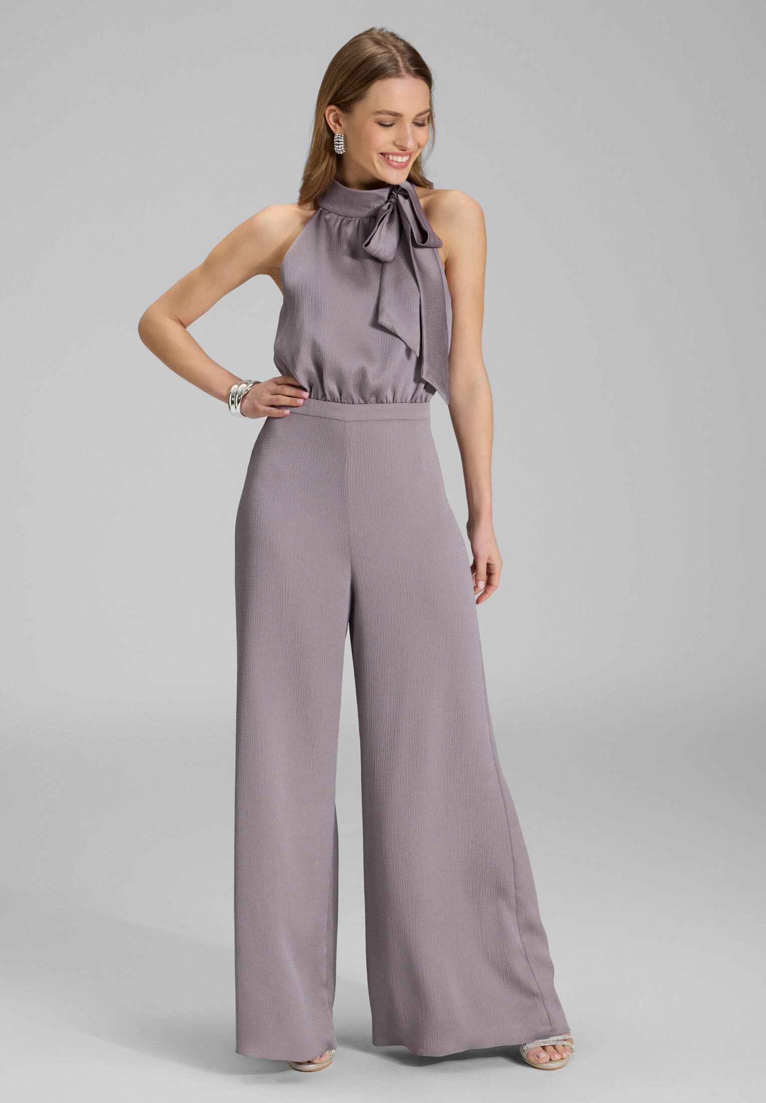 SWING Jumpsuit Jumpsuit mit Schluppe aus gehämmertem Satin Oberteil in lockerer Passform