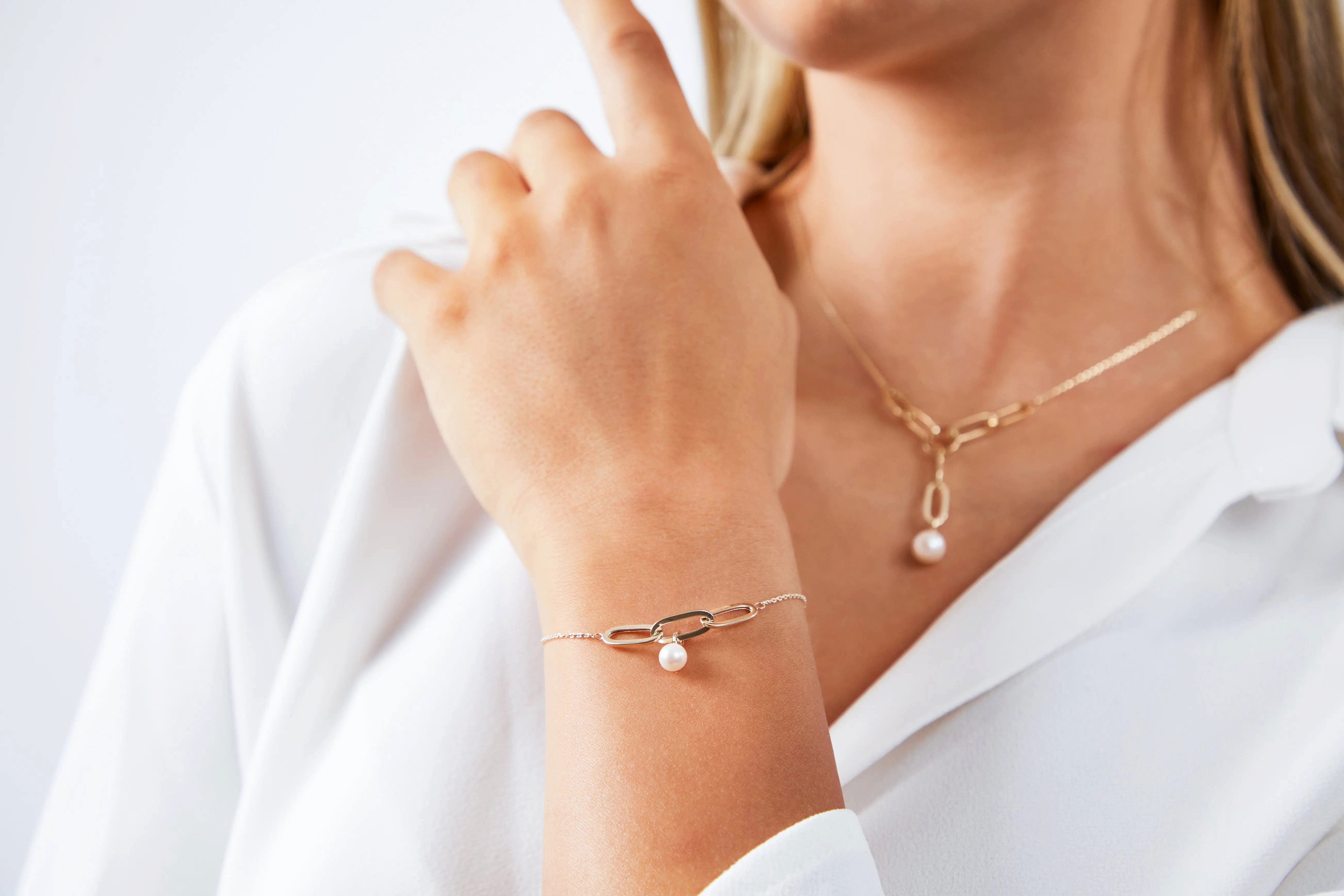 Suzan Gold Charm-Armband 375er Gold Armband – Perlenanhänger, elegant & wasserfest, Gelbgold 375, Länge: 17+2cm
