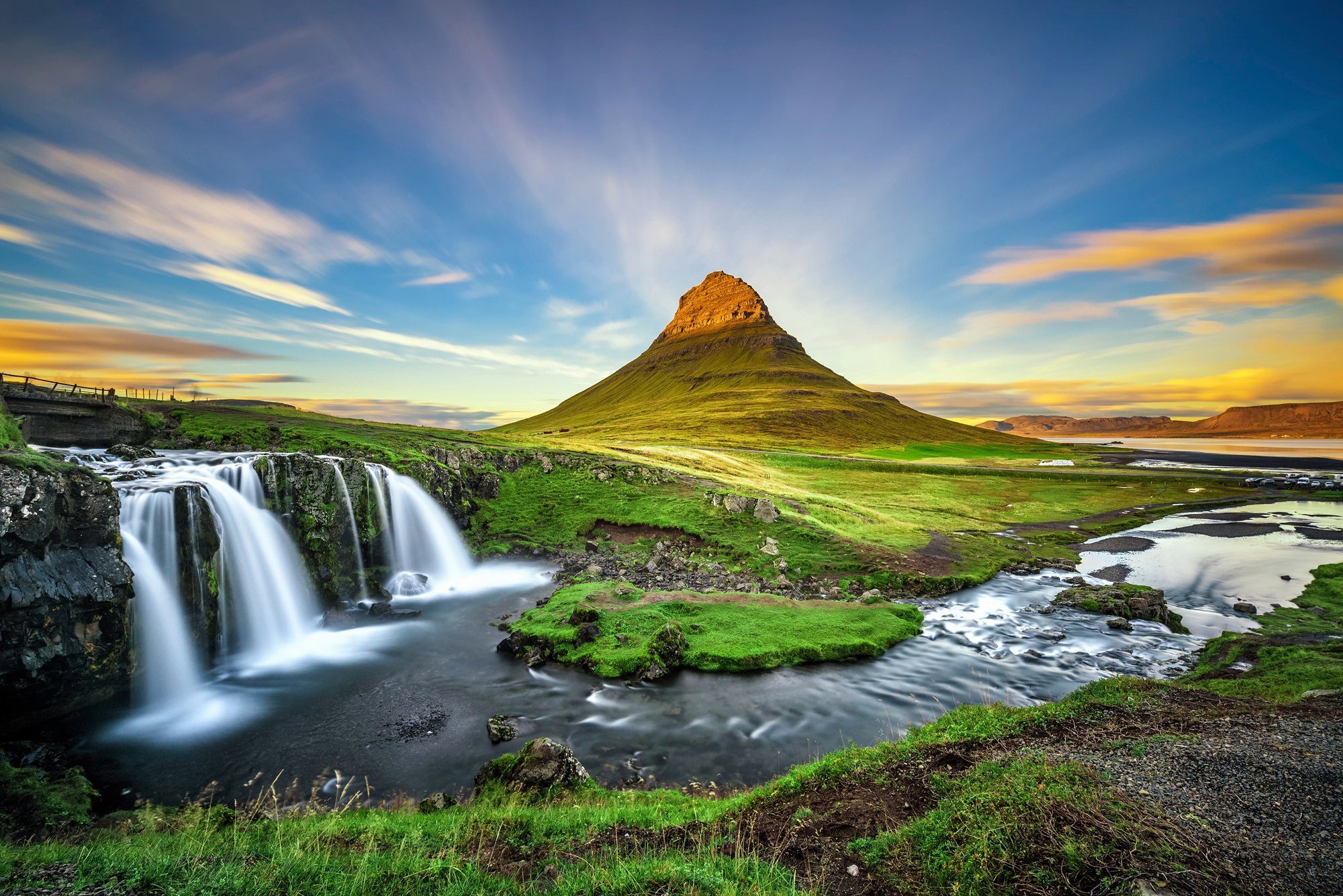 Papermoon Fototapete KIRKJUFELL-WASSERFALL FLUSS ISLAND BERG SONNENUNTERGANG