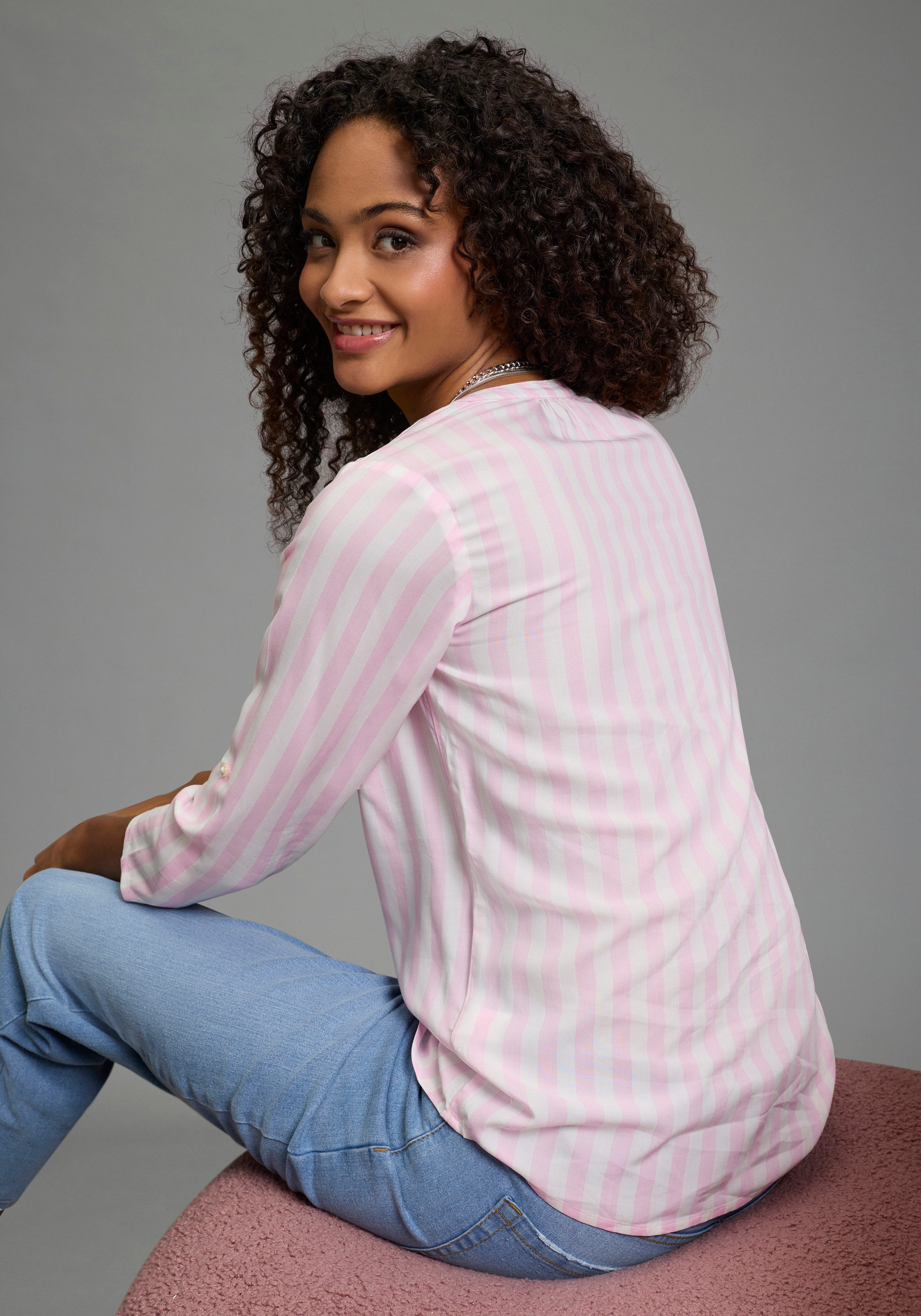 Laura Scott Schlupfbluse gestreifte Langarmbluse, mit Stehkragen, V-Ausschnitt. € 29,99, (€ 29,99 pro 1 Stk).