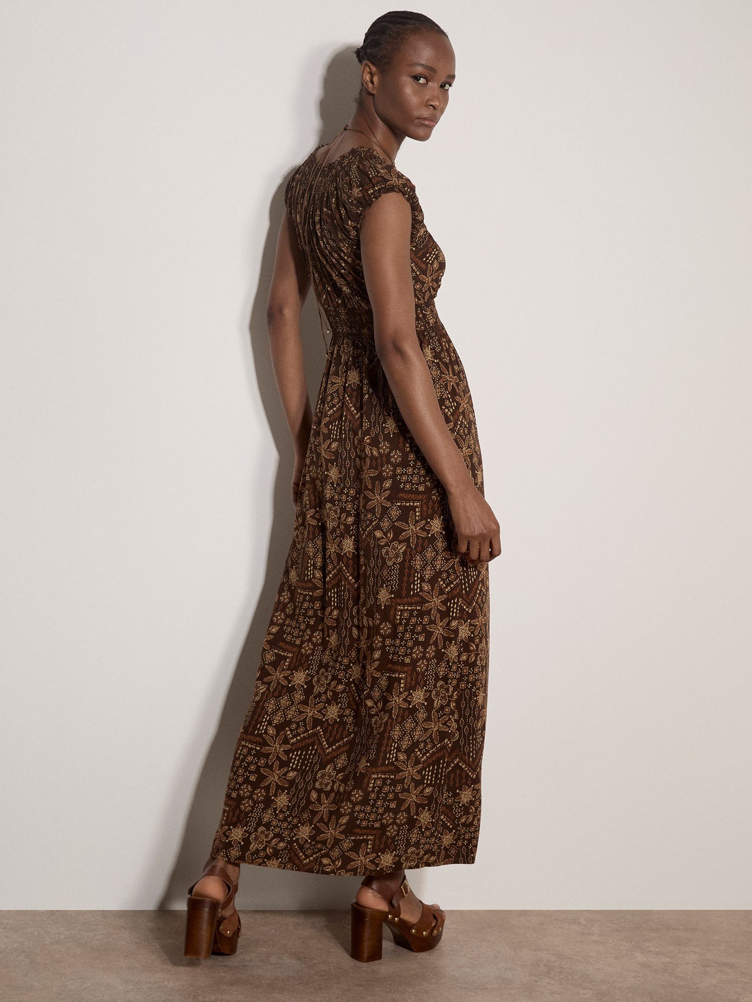 Apricot Maxikleid Batik-Maxikleid mit Blumenmuster und Smokarbeit Smokarbeit