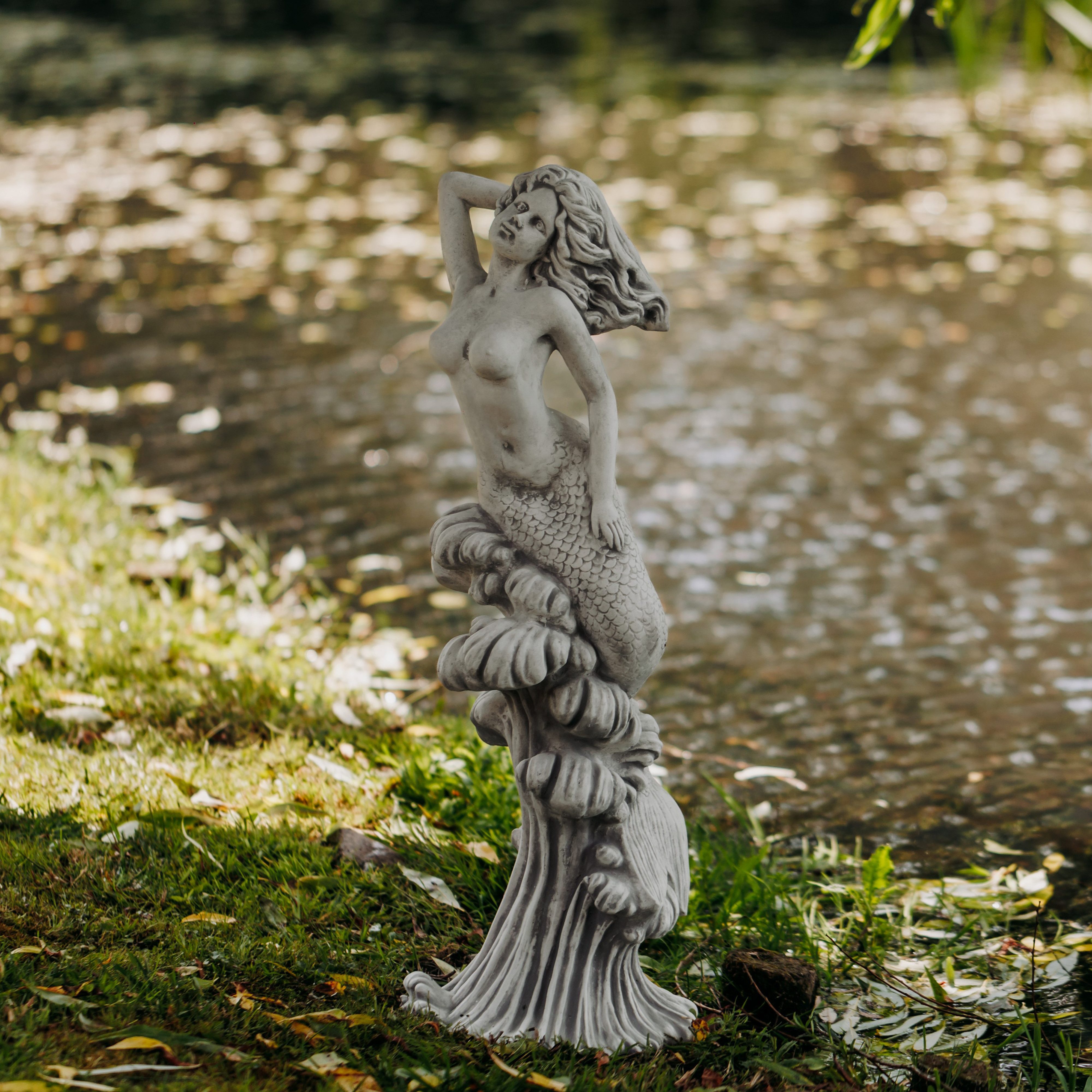 gartendekoparadies.de Gartenfigur Statue Meerjungfrau auf Einer Welle, H. 80 cm, 23 kg, Frostsicher