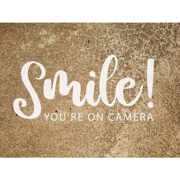 Fußmatte Smile! You're on camera - Türvorleger - Fußabstreifer - Türmatte queence Höhe: 0.4 mm verschiedene Größen Schmutzfangmatte pflegeleicht waschbar rutschfest